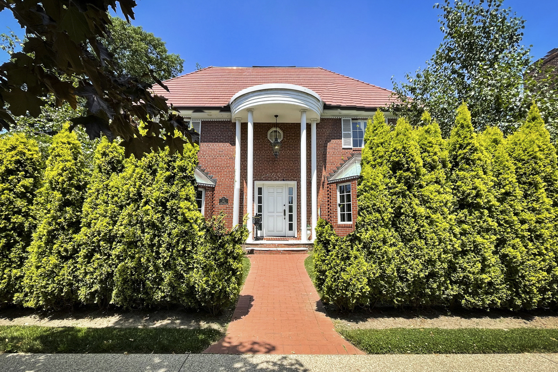  ?GREEK REVIVAL CENTER HALL COLONIAL? - 物件實景