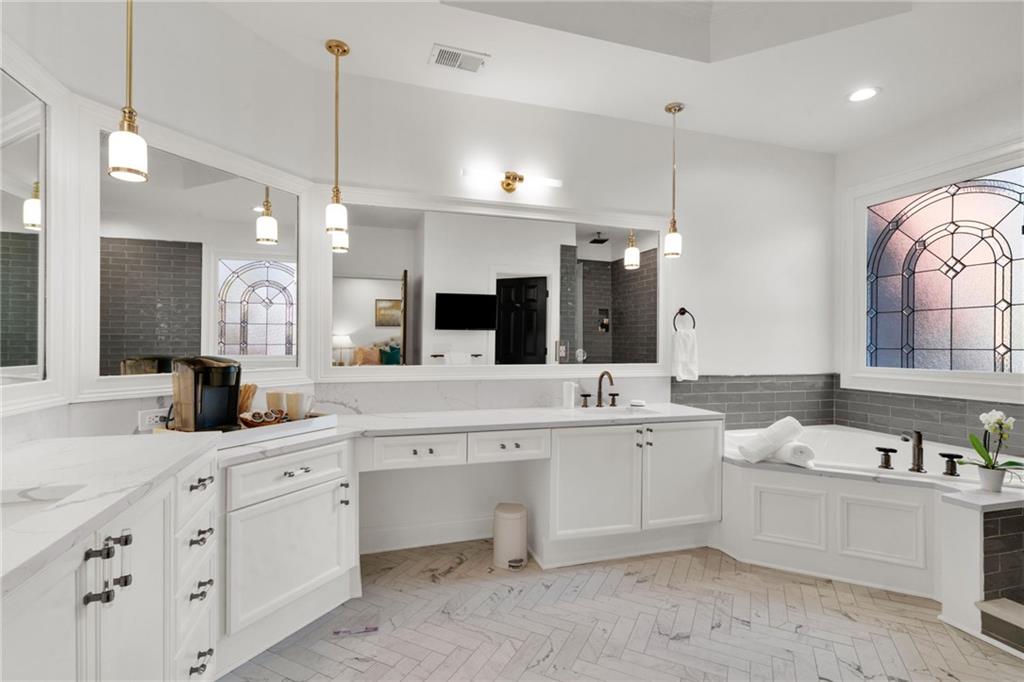 Atlanta, Georgia, 30328, United States, 3 Bedrooms Bedrooms, ,4 BathroomsBathrooms,Residential,For Sale,1994391