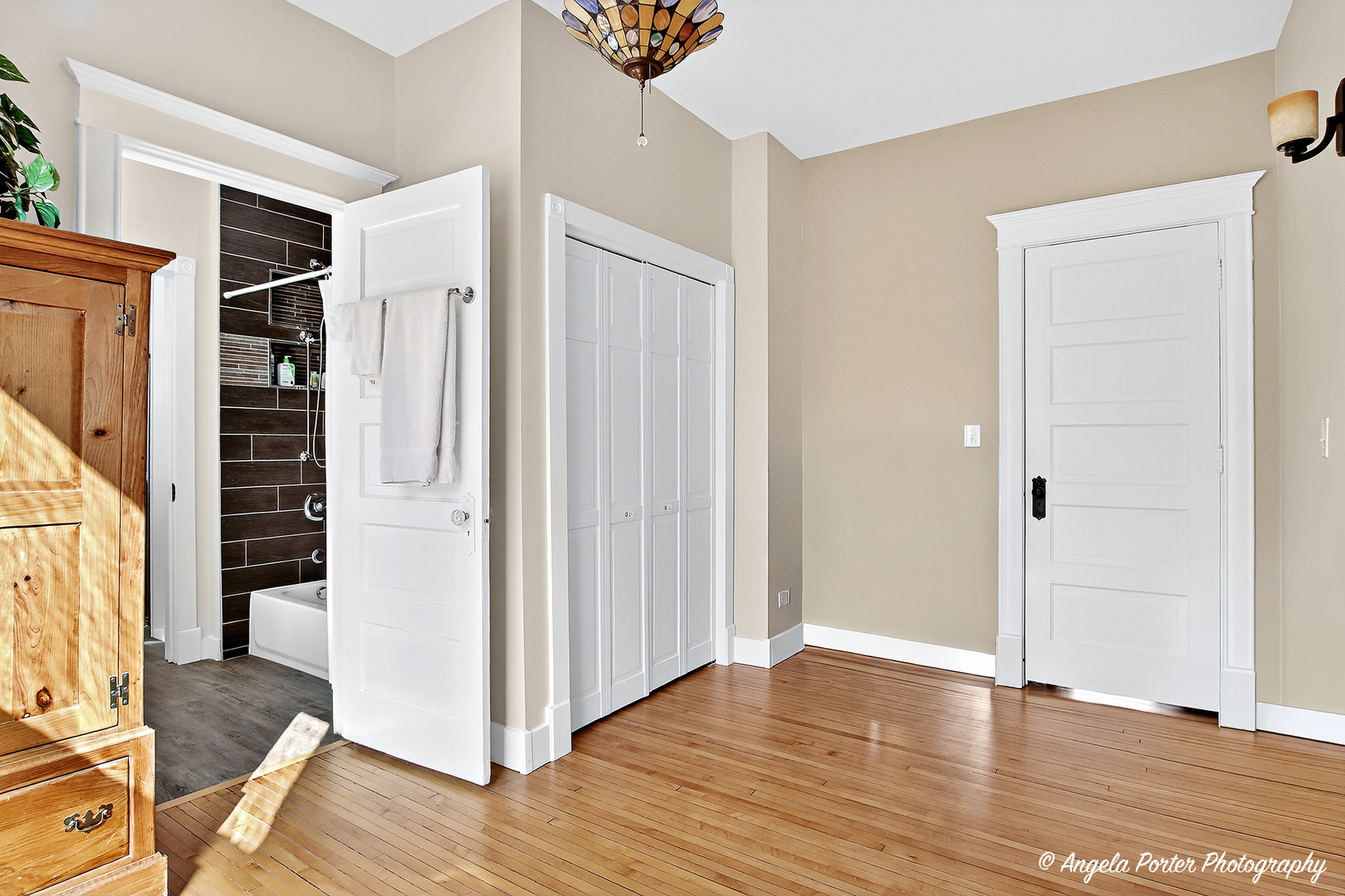 Crystal Lake, Illinois, 60014, United States, 4 Bedrooms Bedrooms, ,2 BathroomsBathrooms,Residential,For Sale,1982746