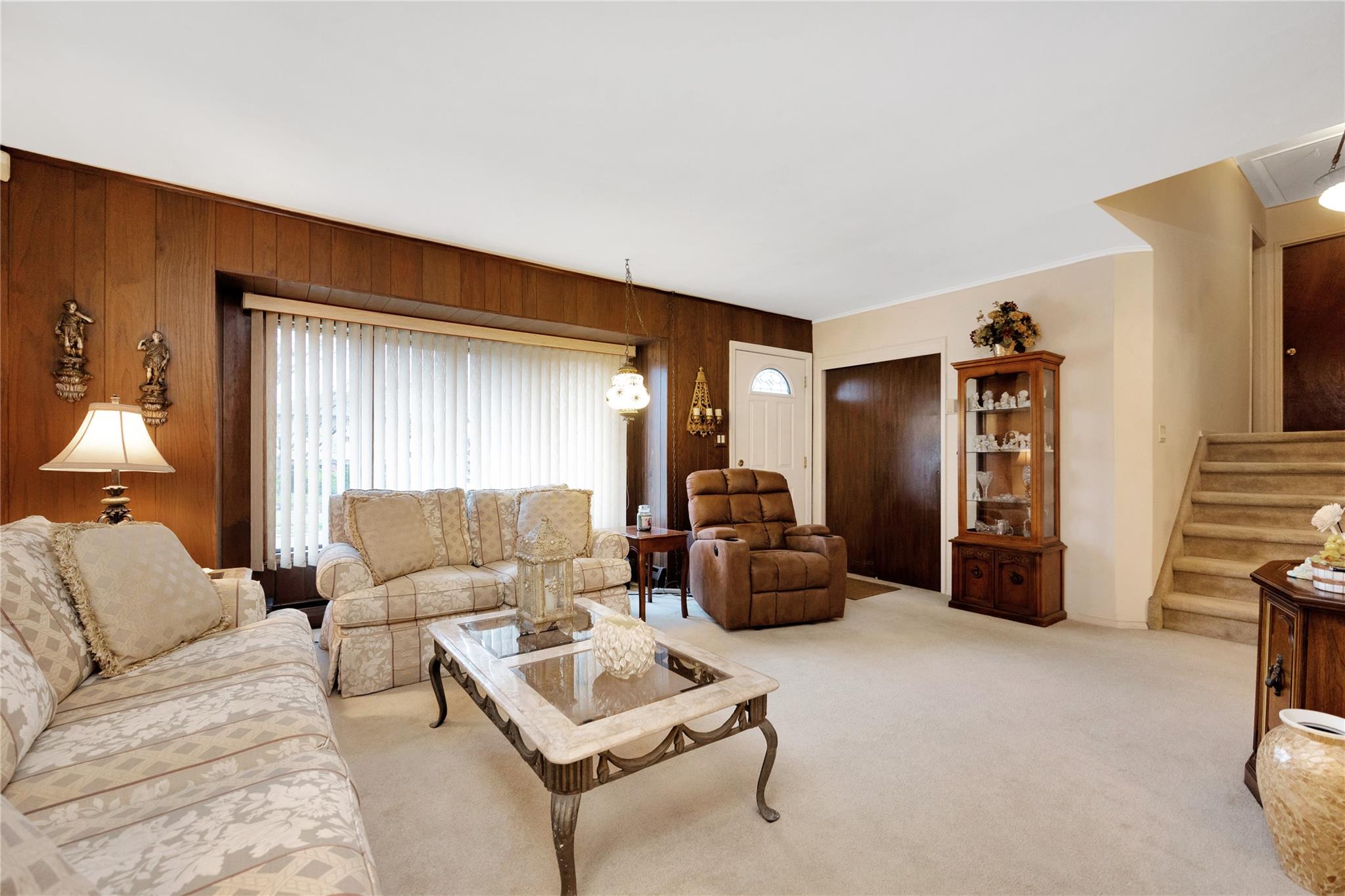 Farmingdale, New York, 11735, United States, 3 Bedrooms Bedrooms, ,2 BathroomsBathrooms,Residential,For Sale,1793248