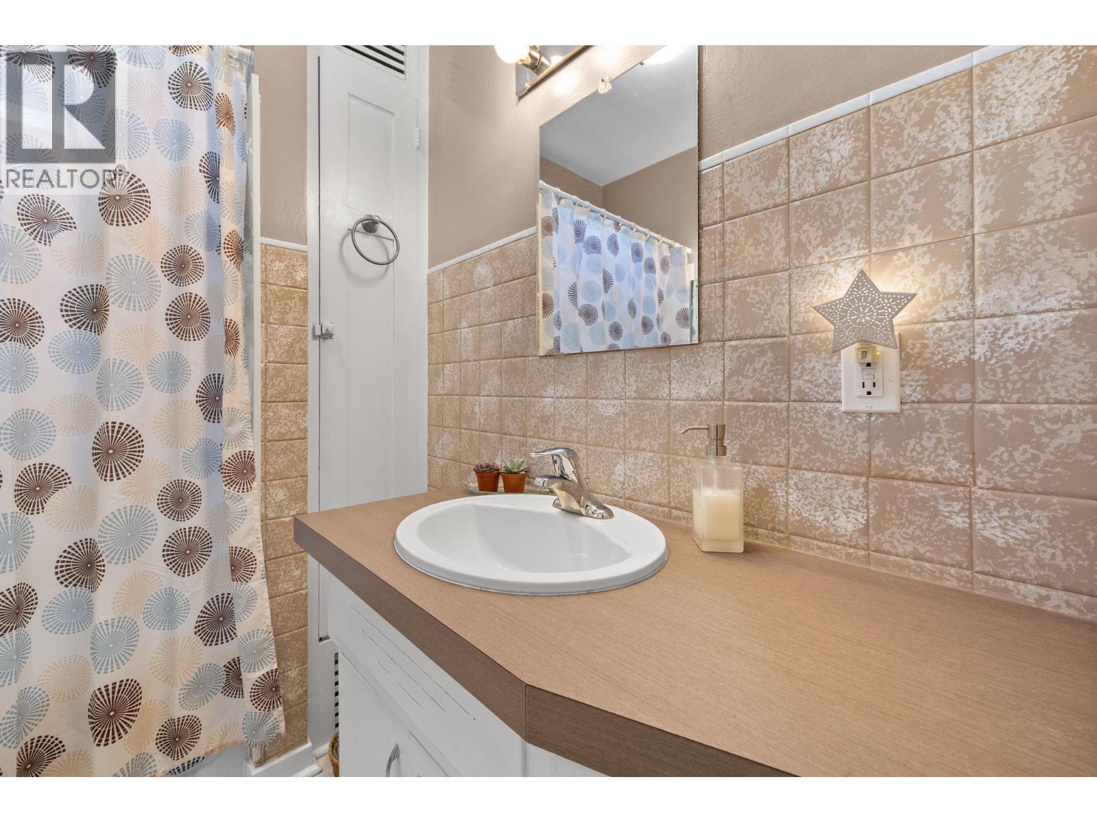 KELOWNA, British Columbia, V1Y 1A7, CA, 2 Bedrooms Bedrooms, ,1 BathroomBathrooms,Residential,For Sale,1949205