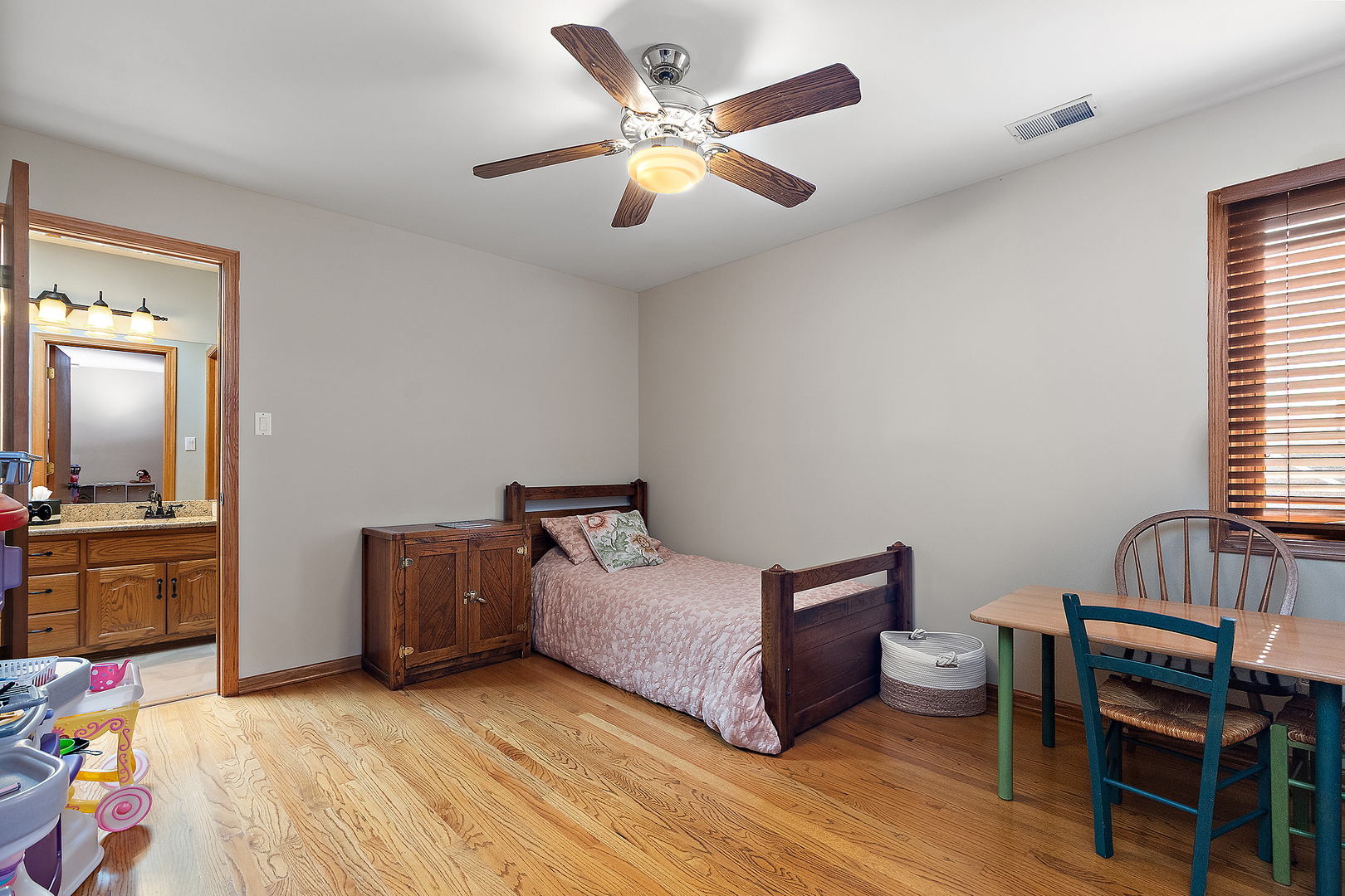 Orland Park, Illinois, 60467, United States, 4 Bedrooms Bedrooms, ,5 BathroomsBathrooms,Residential,For Sale,1987350