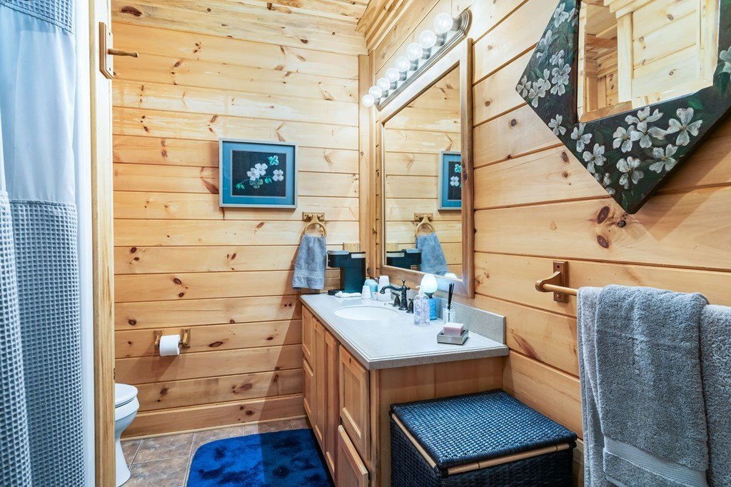 Hiawassee, Georgia, 30546, United States, 4 Bedrooms Bedrooms, ,4 BathroomsBathrooms,Residential,For Sale,1975098