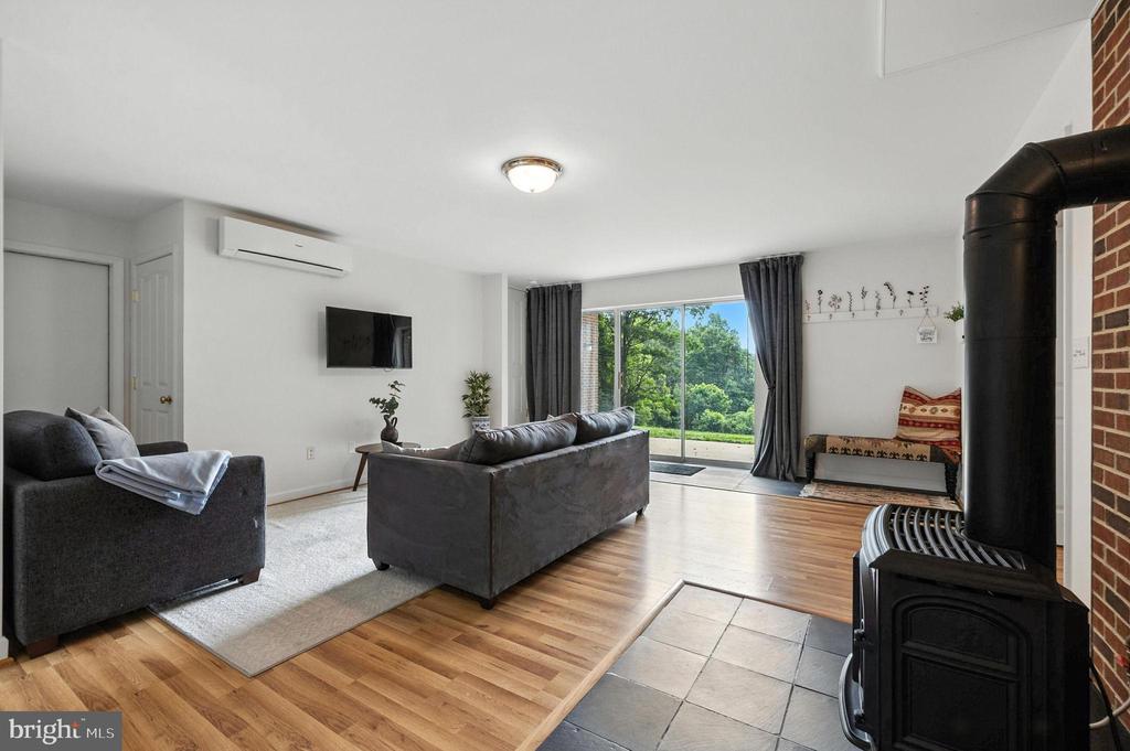 Chester Gap, Virginia, 22623, United States, 4 Bedrooms Bedrooms, ,4 BathroomsBathrooms,Residential,For Sale,1980820