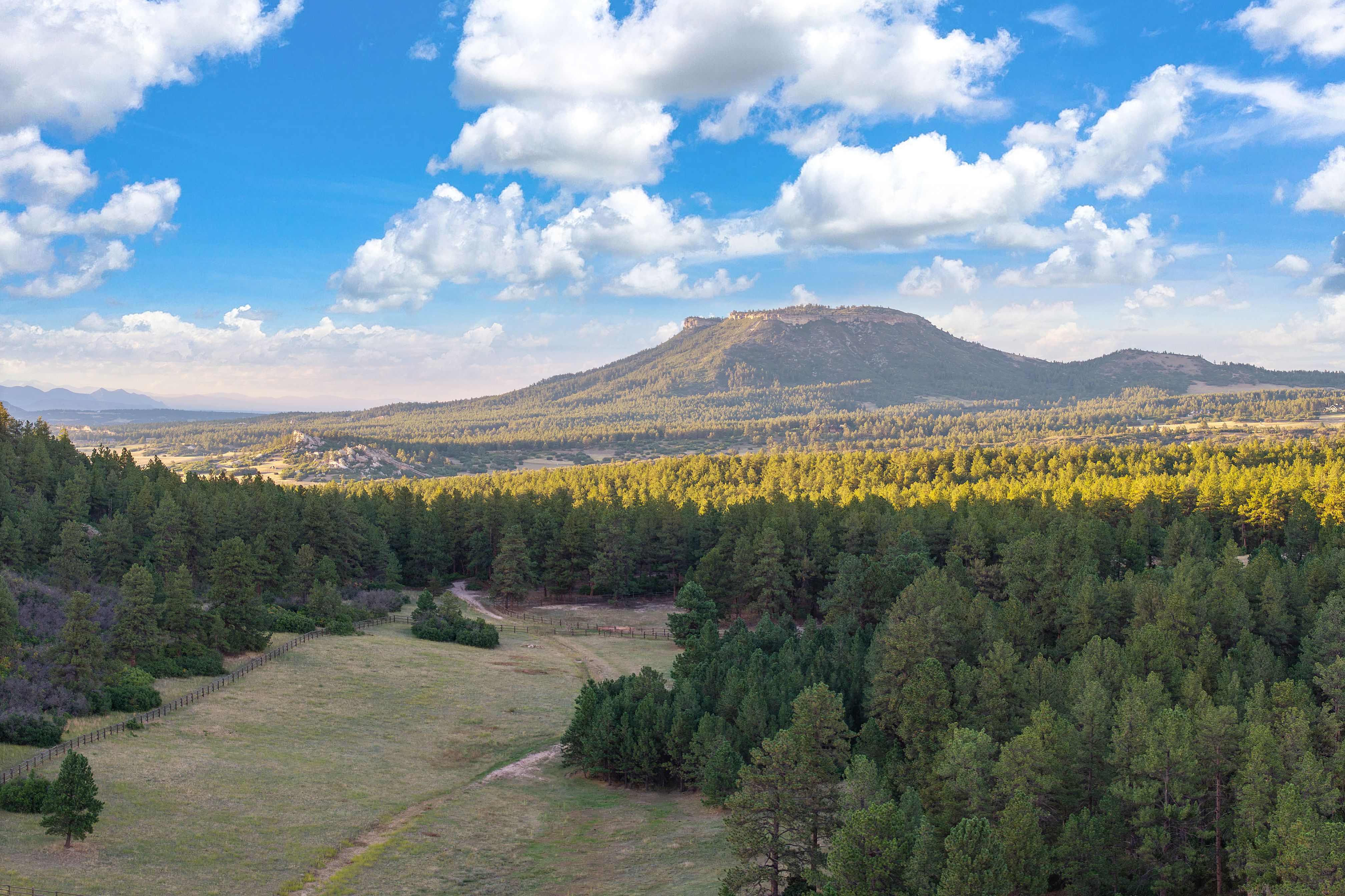  Set on over 4 acres in Perry Park East - 物件實景