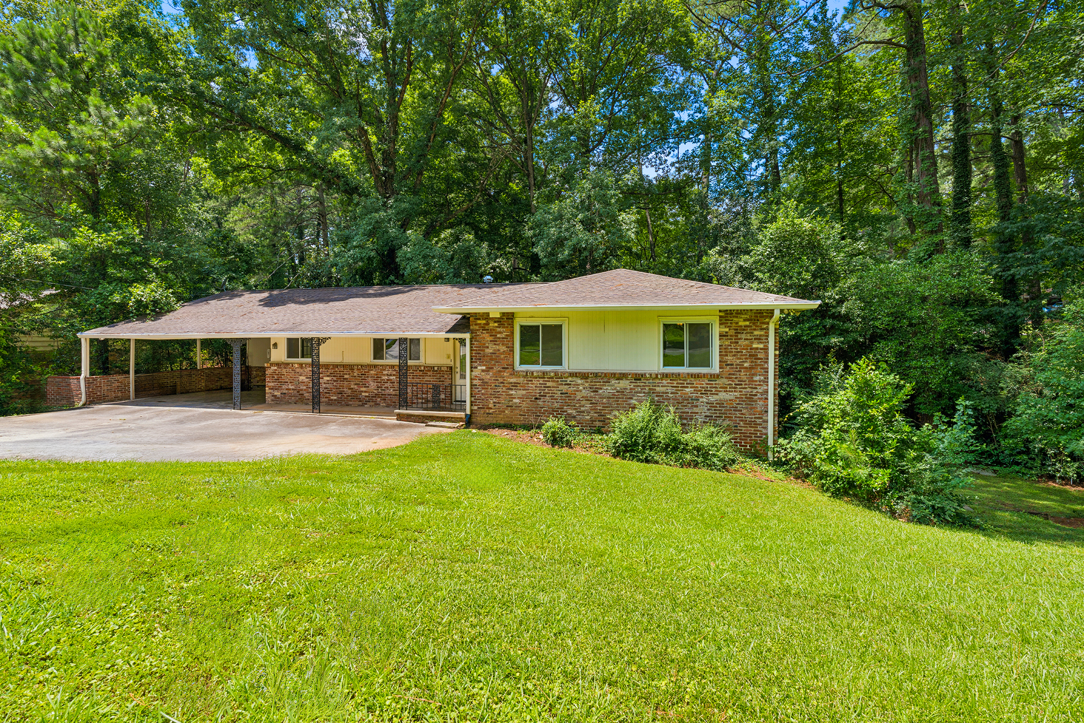 Ranch-style Home in an Outstanding Location and with Great Long-term Potential - 物件實景