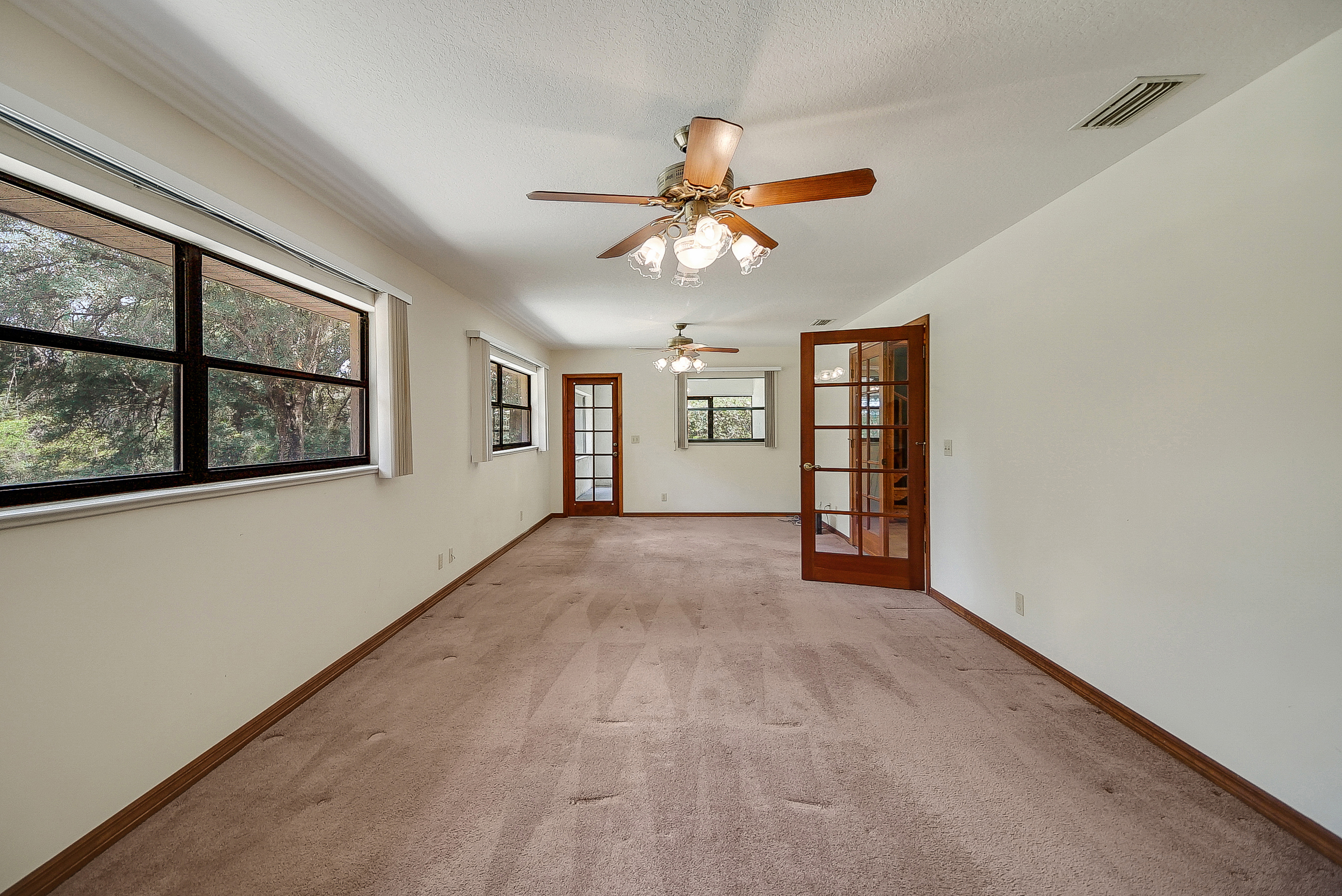 Lady Lake, Florida, 32159, United States, 4 Bedrooms Bedrooms, ,2 BathroomsBathrooms,Residential,For Sale,1873535