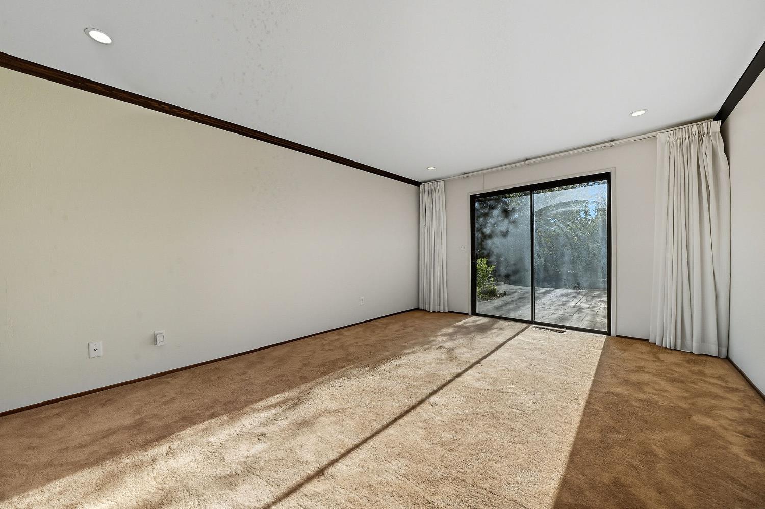 Pine Grove, California, 95665, United States, 3 Bedrooms Bedrooms, ,4 BathroomsBathrooms,Residential,For Sale,1975649