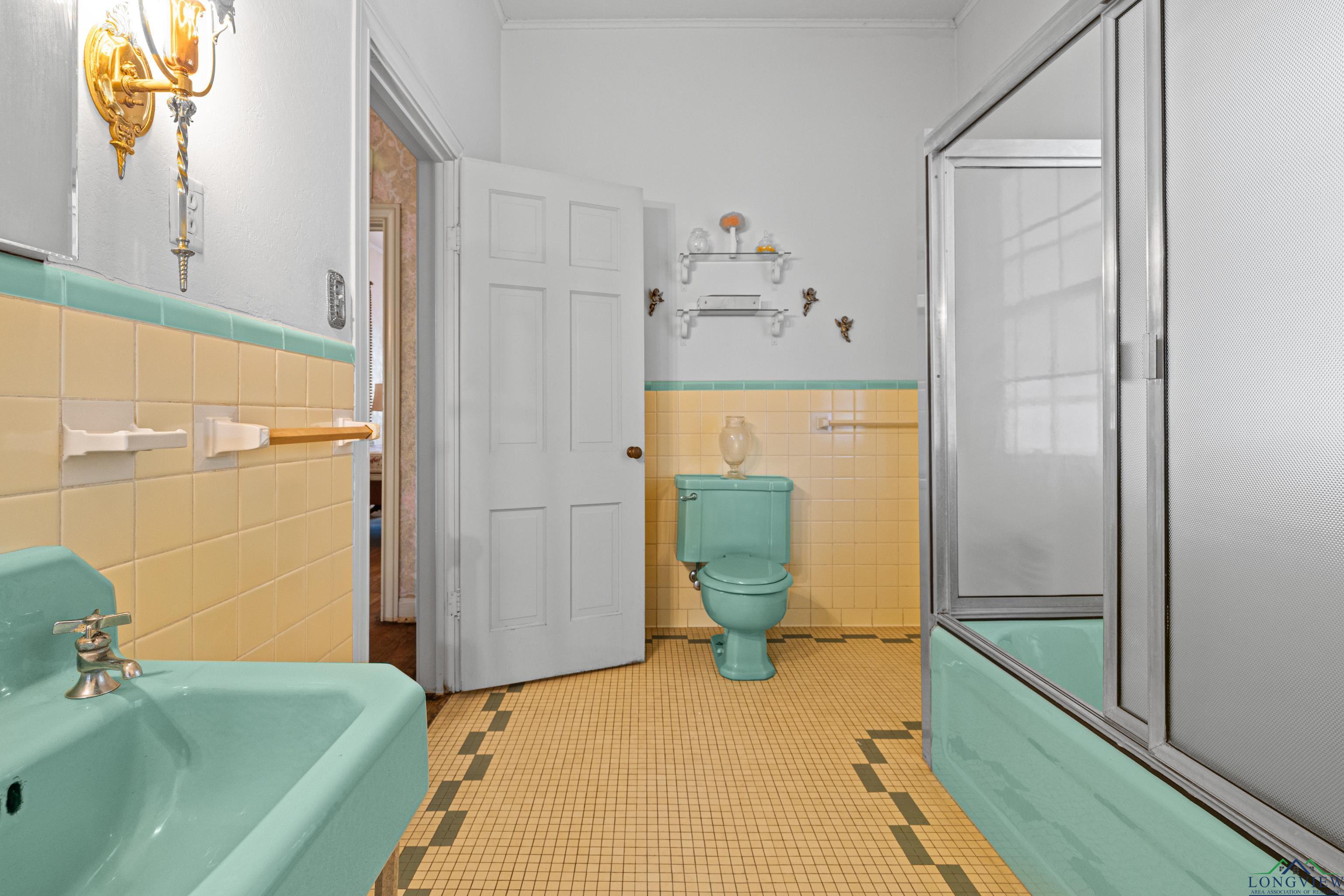 Jefferson, Texas, 75657, United States, 5 Bedrooms Bedrooms, ,5 BathroomsBathrooms,Residential,For Sale,1978271