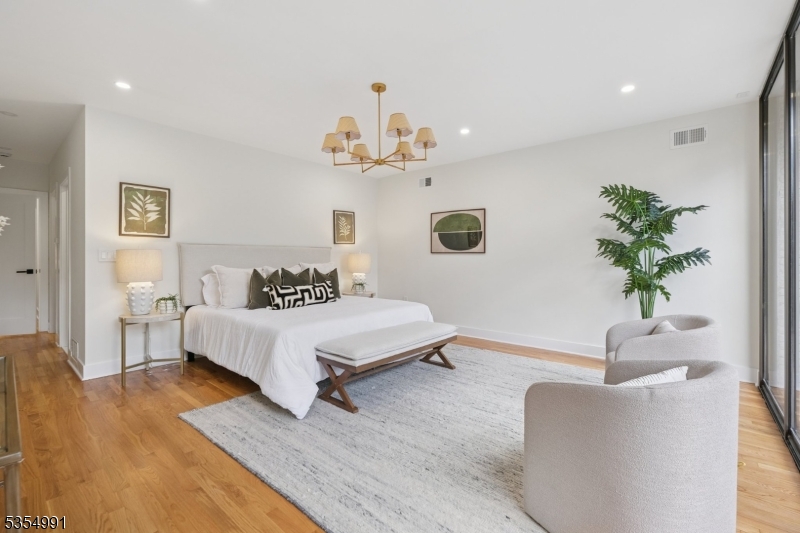 South Orange Village Twp., New Jersey, 07079, United States, 5 Bedrooms Bedrooms, ,4 BathroomsBathrooms,Residential,For Sale,1940447