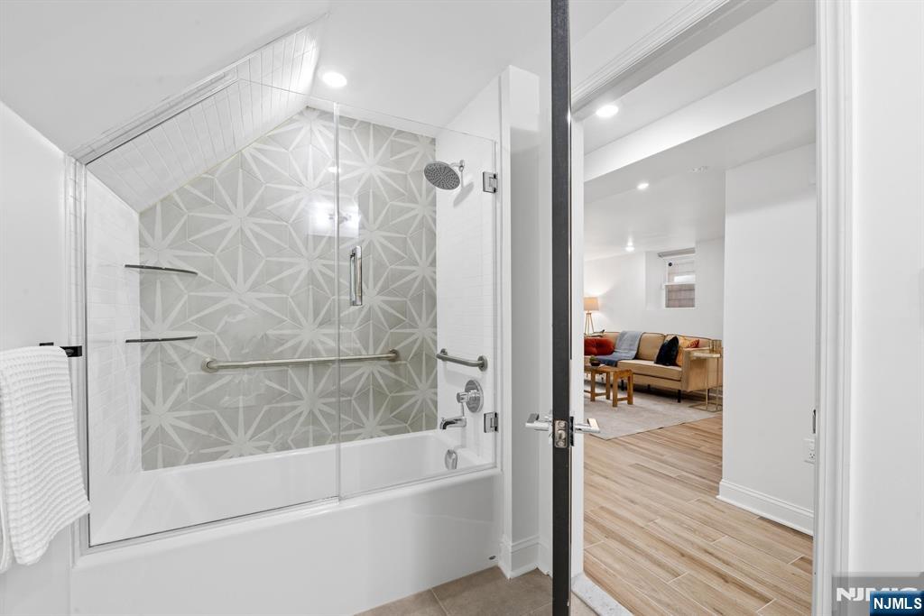 Jersey City, New Jersey, 07307, United States, 3 Bedrooms Bedrooms, ,3 BathroomsBathrooms,Residential,For Sale,1966412