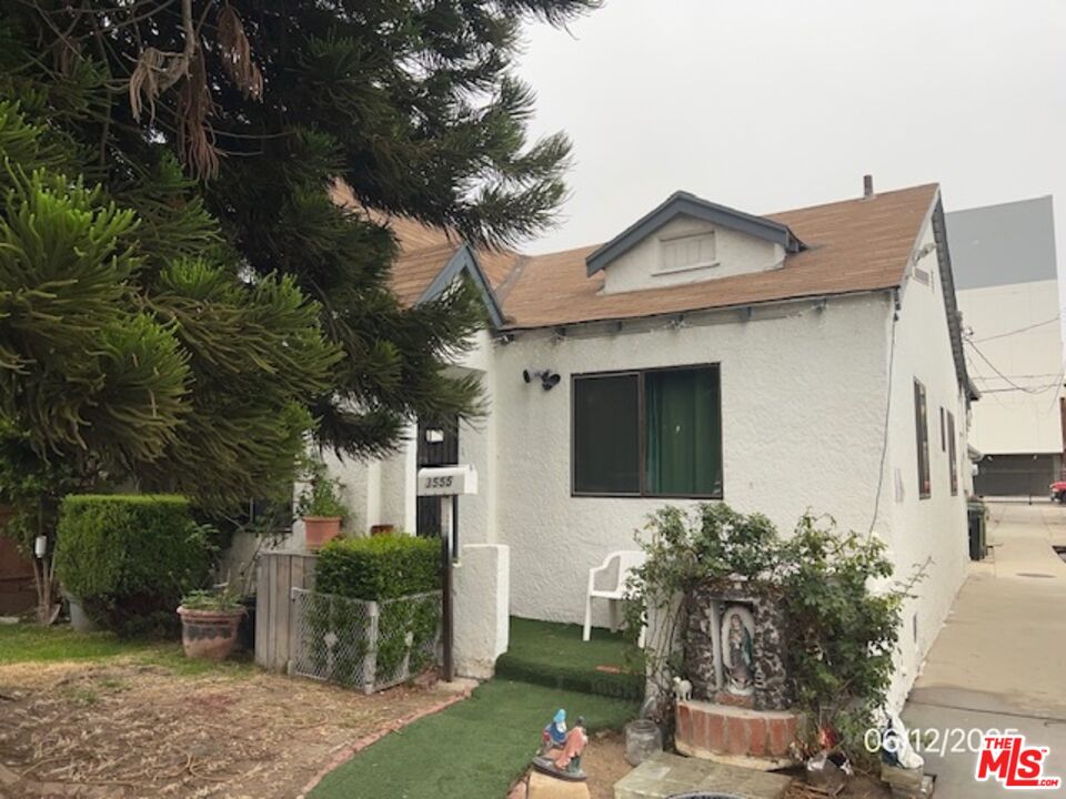 Los Angeles, California, 90023, United States, 14 Bedrooms Bedrooms, ,Residential,For Sale,1875617