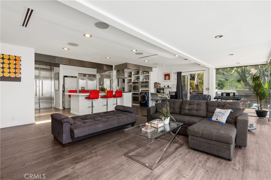 Los Angeles, California, 90068, United States, 2 Bedrooms Bedrooms, ,2 BathroomsBathrooms,Residential,For Sale,1918041