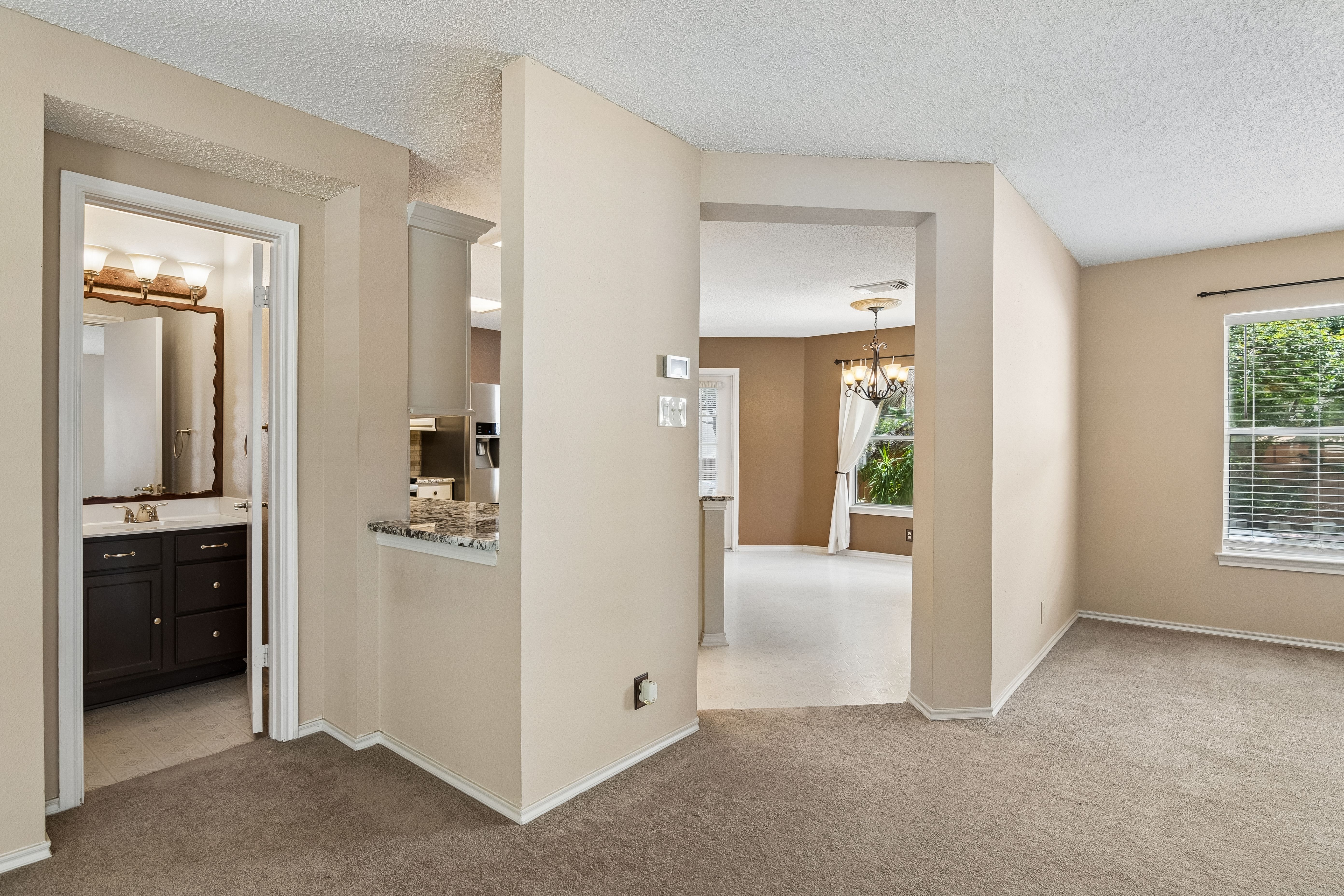  Stylish Two-Story in Huntington Place - 物件實景