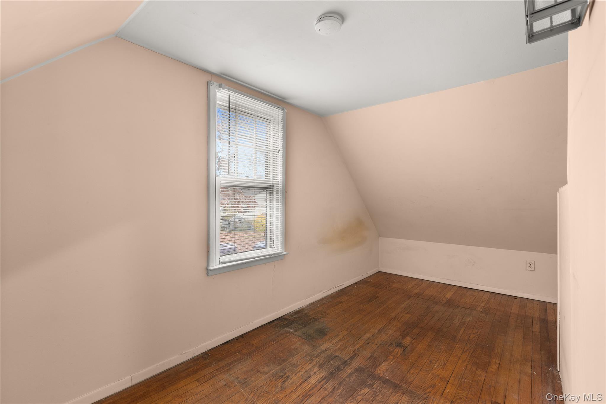 West Islip, New York, 11795, United States, 2 Bedrooms Bedrooms, ,1 BathroomBathrooms,Residential,For Sale,1994287