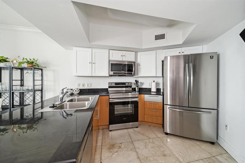 Miami, Florida, 33132, United States, 2 Bedrooms Bedrooms, ,2 BathroomsBathrooms,Residential,For Sale,1793358