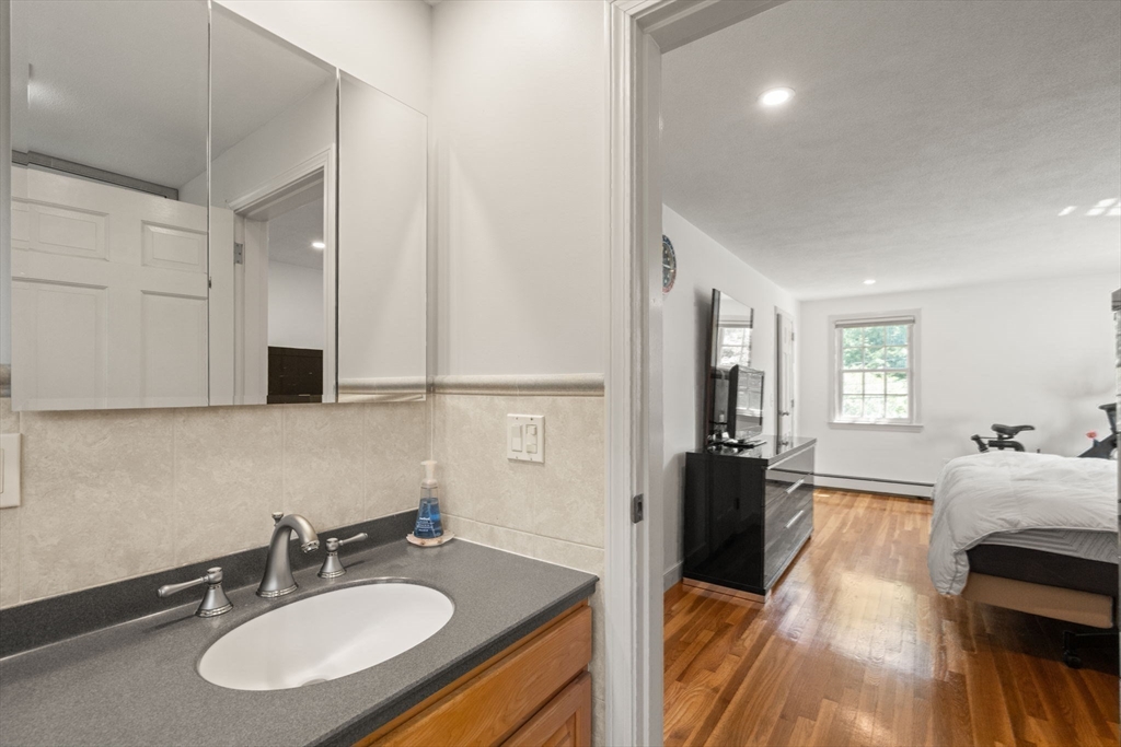 Framingham, Massachusetts, 01701, United States, 4 Bedrooms Bedrooms, ,3 BathroomsBathrooms,Residential,For Sale,1837542
