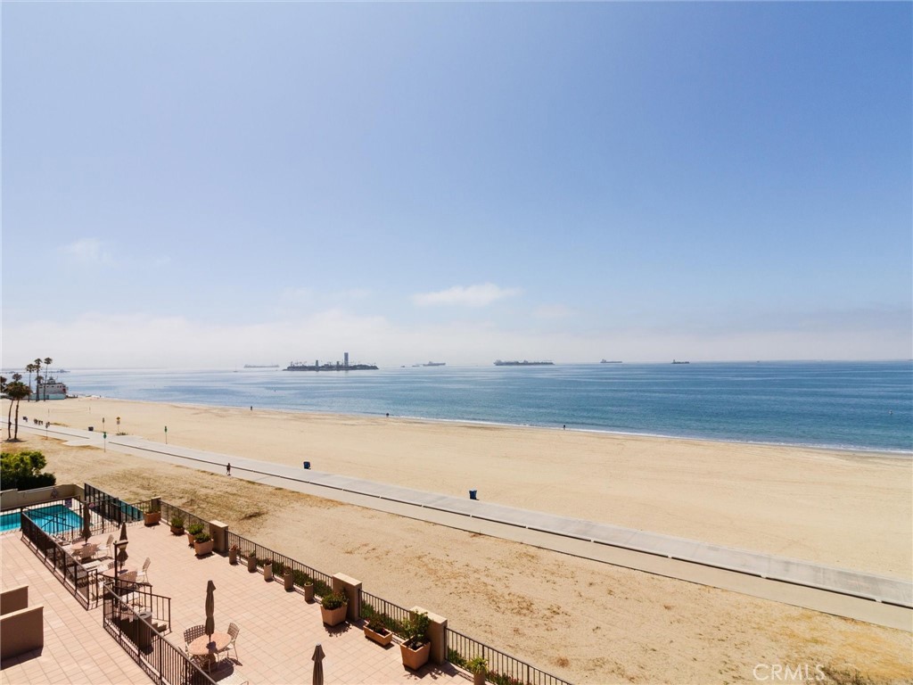 Long Beach, California, 90802, United States, 2 Bedrooms Bedrooms, ,Residential,For Sale,1905979