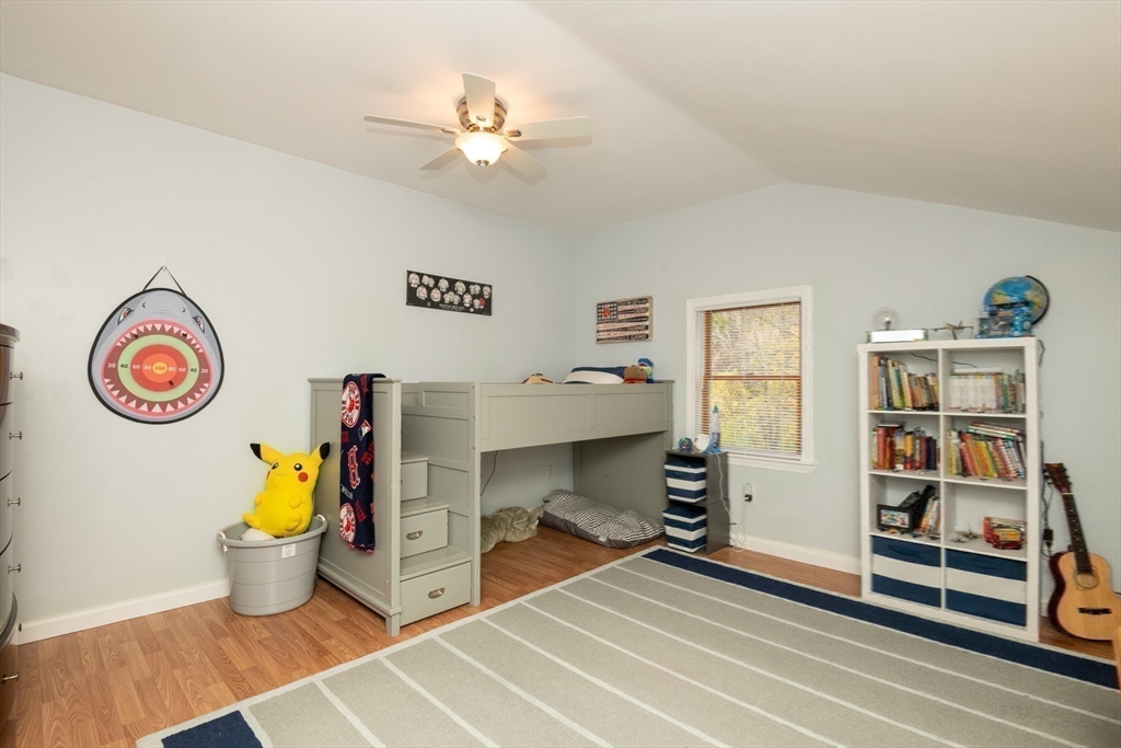 Middleton, Massachusetts, 01949, United States, 3 Bedrooms Bedrooms, ,1 BathroomBathrooms,Residential,For Sale,1982114