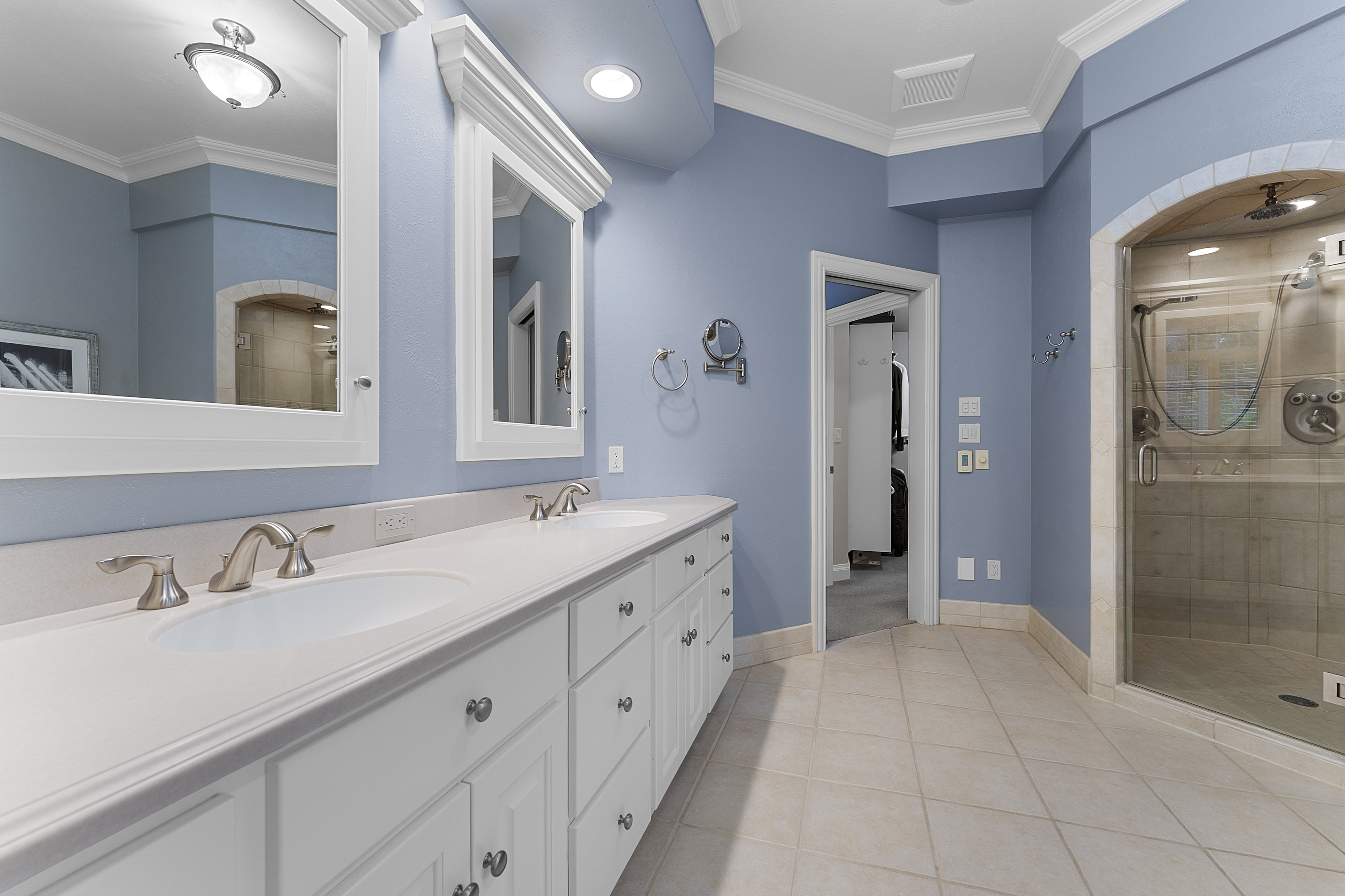  Elegant Colonial Offering Space, Privacy & Modern Comfort - 物件實景