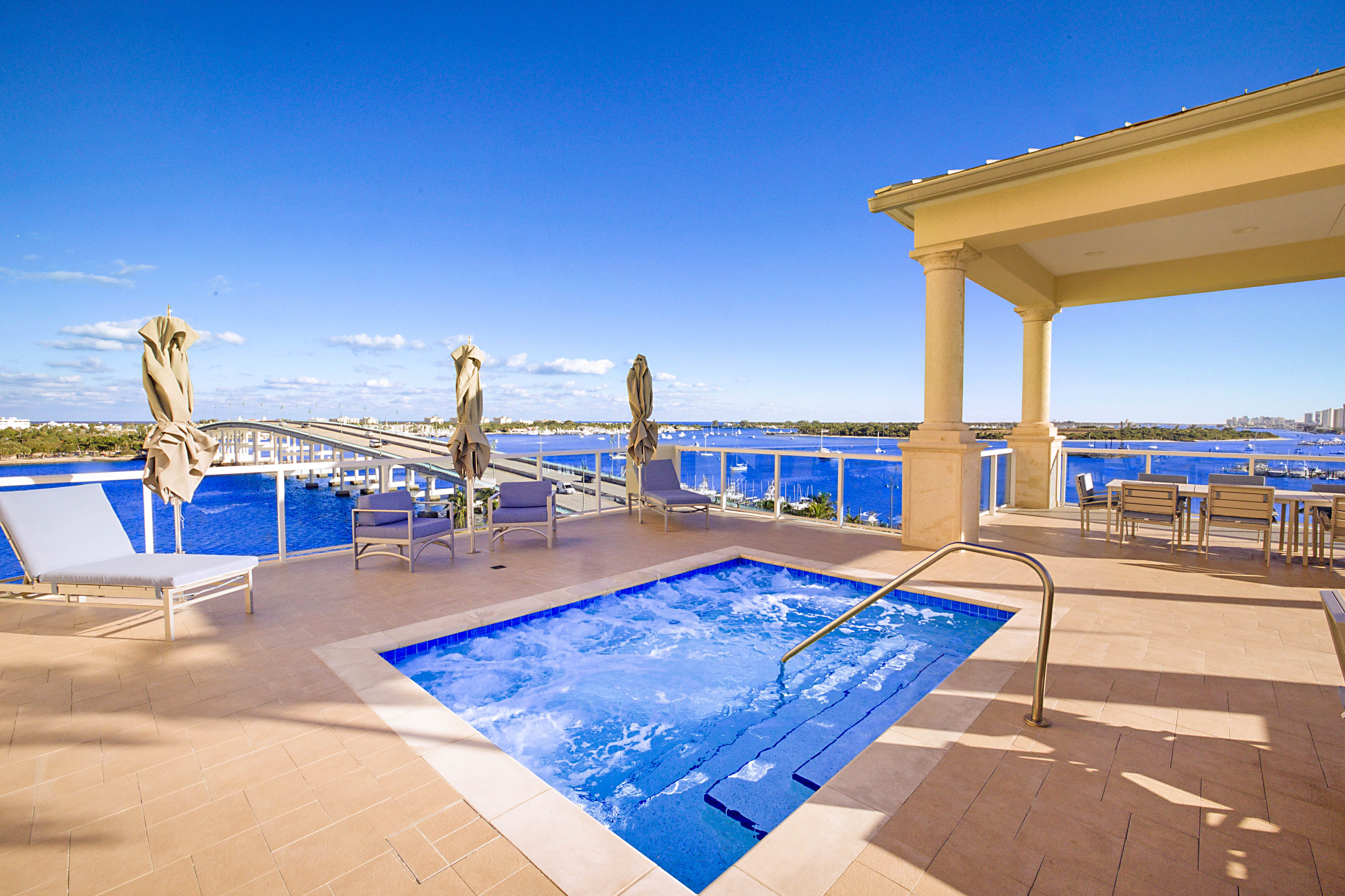  2640 Lake Shore Drive, Riviera Beach, FL, 33404 - 物件實景