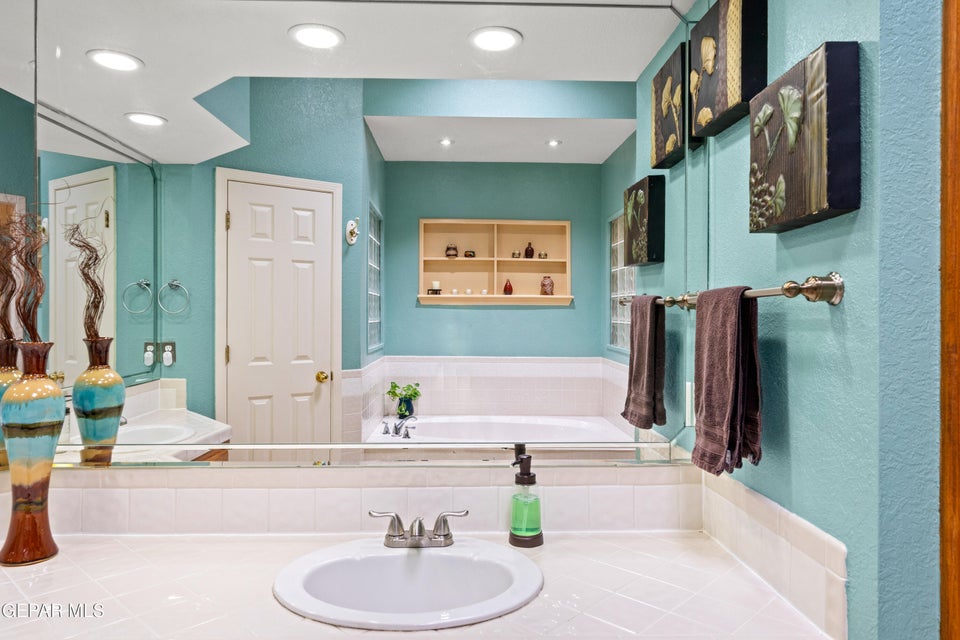El Paso, Texas, 79912, United States, 4 Bedrooms Bedrooms, ,2 BathroomsBathrooms,Residential,For Sale,1921658