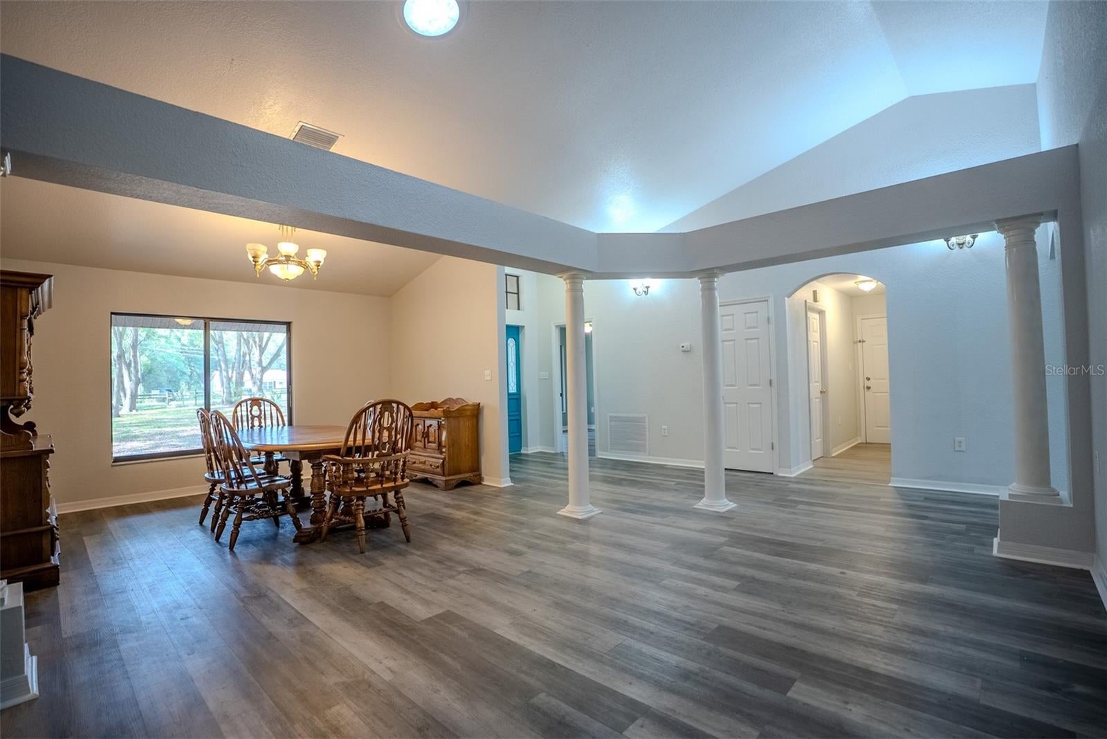 LADY LAKE, Florida, 32159, United States, 5 Bedrooms Bedrooms, ,3 BathroomsBathrooms,Residential,For Sale,1850305