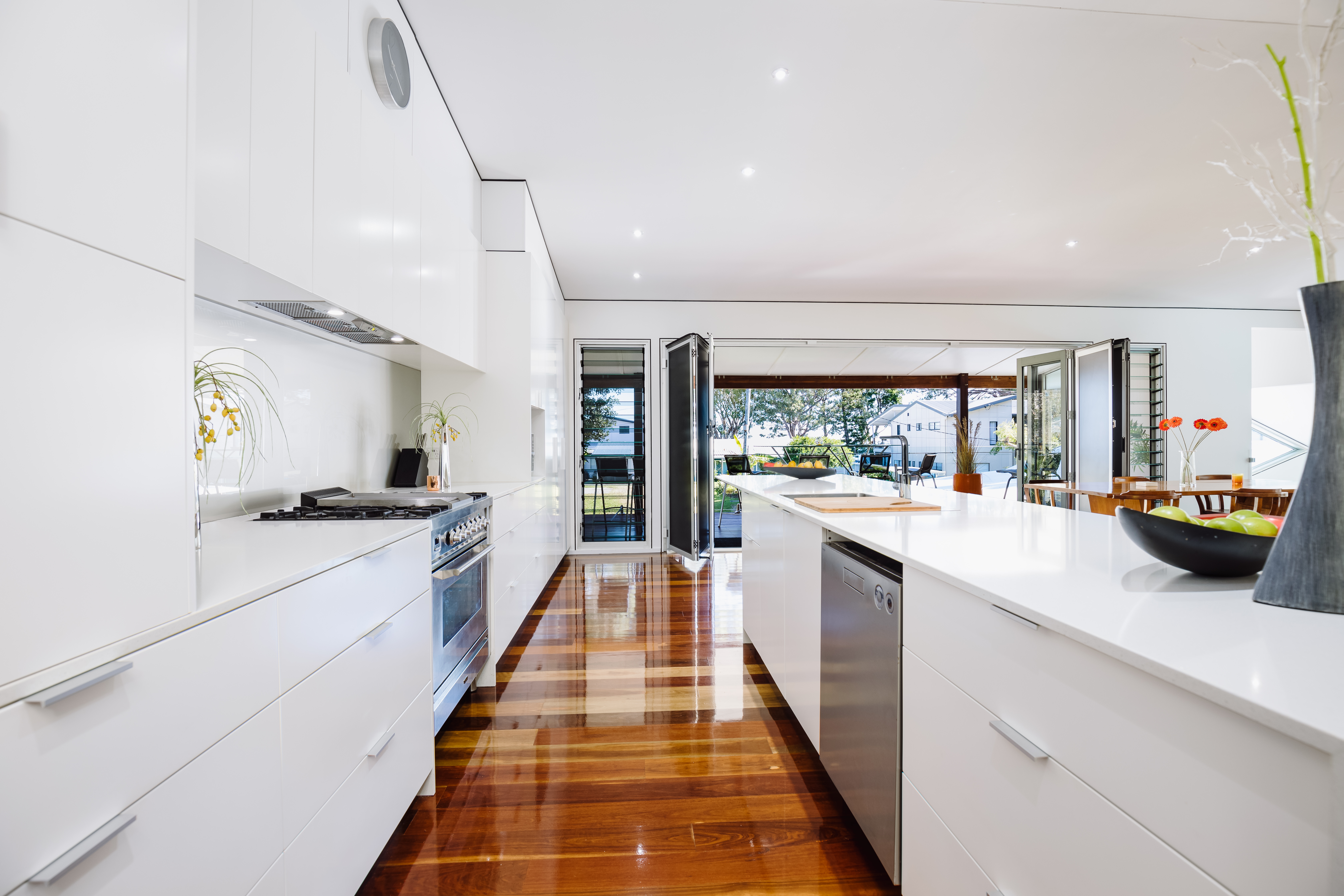TRANQUIL, PRIVATE, OCEAN GLIMPSES, ABSOLUTE QUALITY THROUGHOUT 