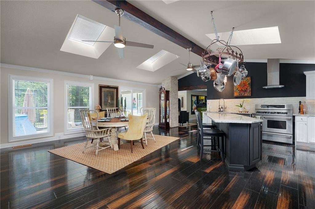 Calhoun, Georgia, 30701, United States, 3 Bedrooms Bedrooms, ,3 BathroomsBathrooms,Residential,For Sale,1980675