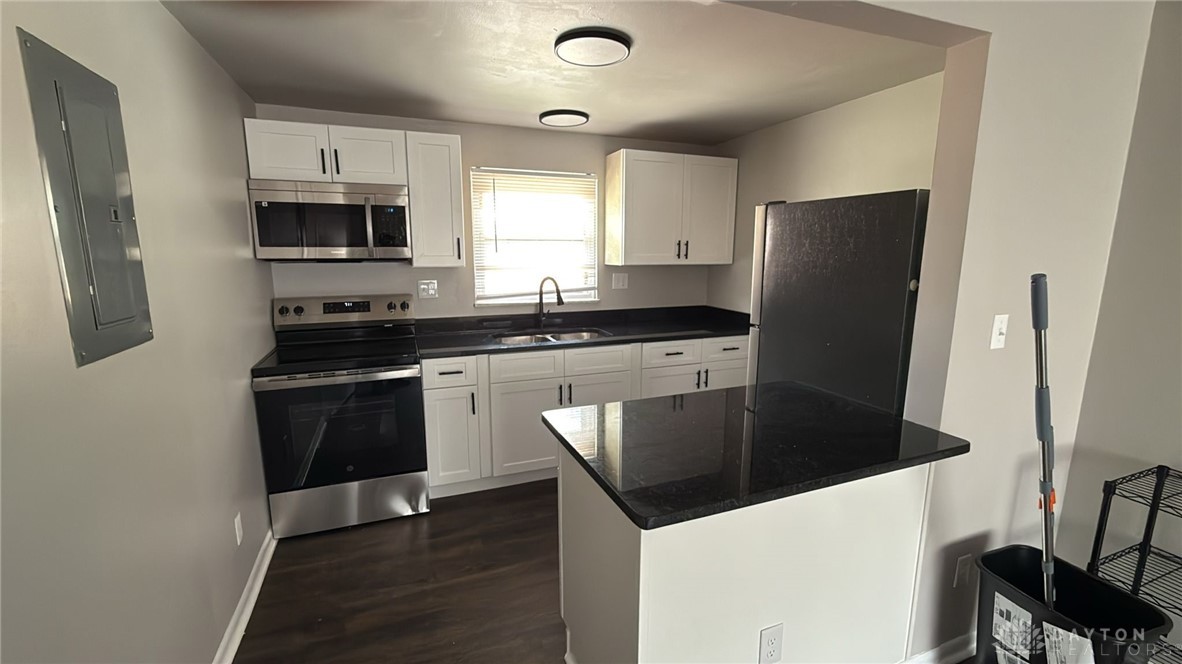 Dayton, Ohio, 45403, United States, 12 Bedrooms Bedrooms, ,6 BathroomsBathrooms,Residential,For Sale,1991543