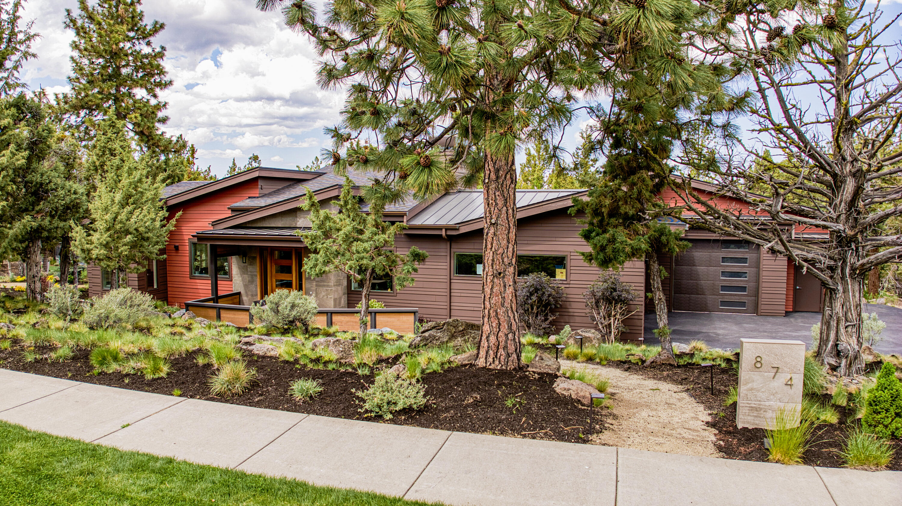 Bend, Oregon, 97703, United States, 3 Bedrooms Bedrooms, ,3 BathroomsBathrooms,Residential,For Sale,1826383