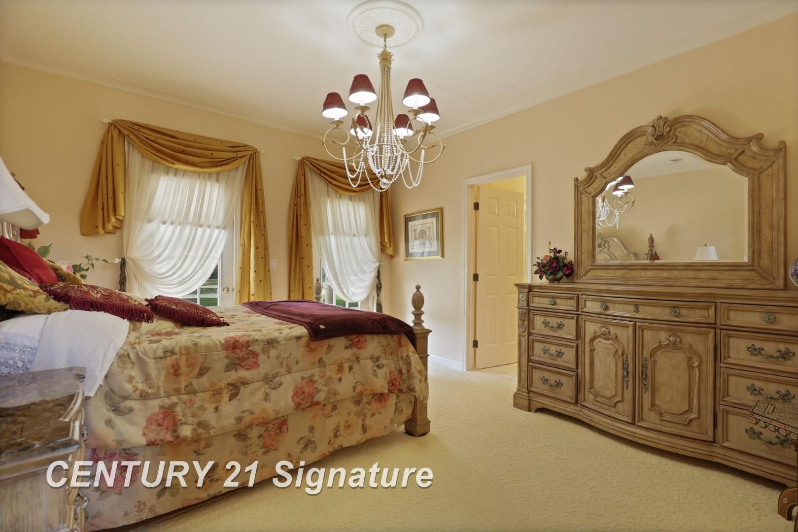 Saginaw, Michigan, 48609, United States, 4 Bedrooms Bedrooms, ,7 BathroomsBathrooms,Residential,For Sale,1980528