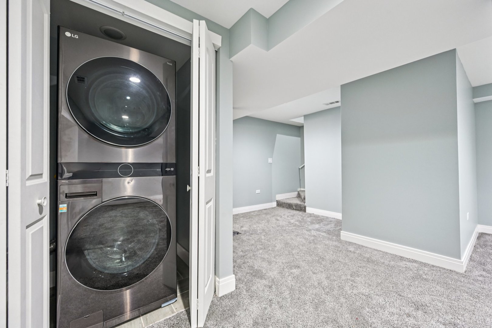 Chicago, Illinois, 60637, United States, 4 Bedrooms Bedrooms, ,4 BathroomsBathrooms,Residential,For Sale,1881153