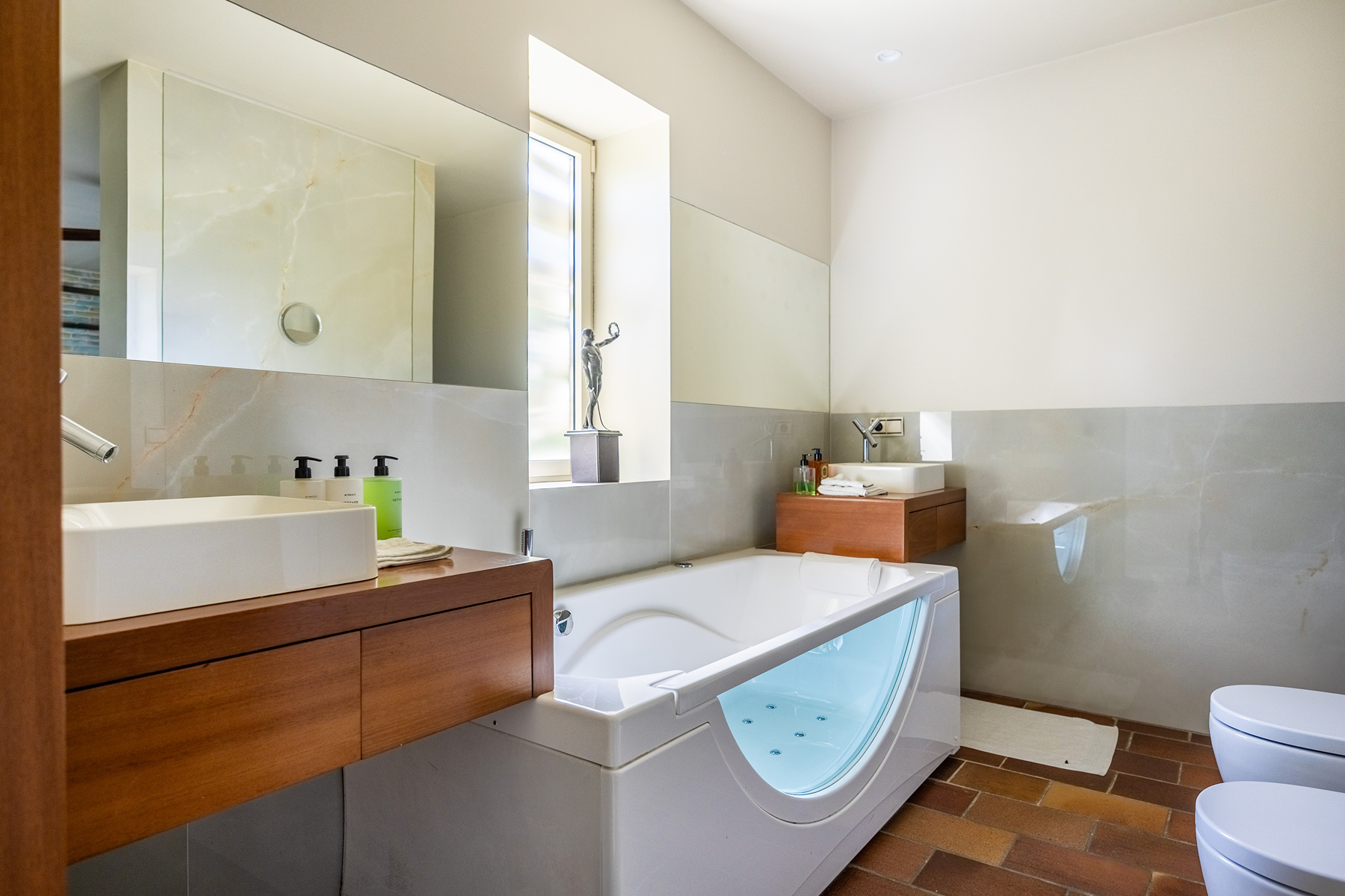  Designer detached house with pool in private development - 物件實景