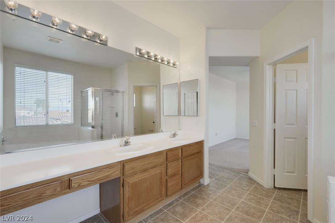 Henderson, Nevada, 89052, United States, 4 Bedrooms Bedrooms, ,2 BathroomsBathrooms,Residential,For Sale,1827915