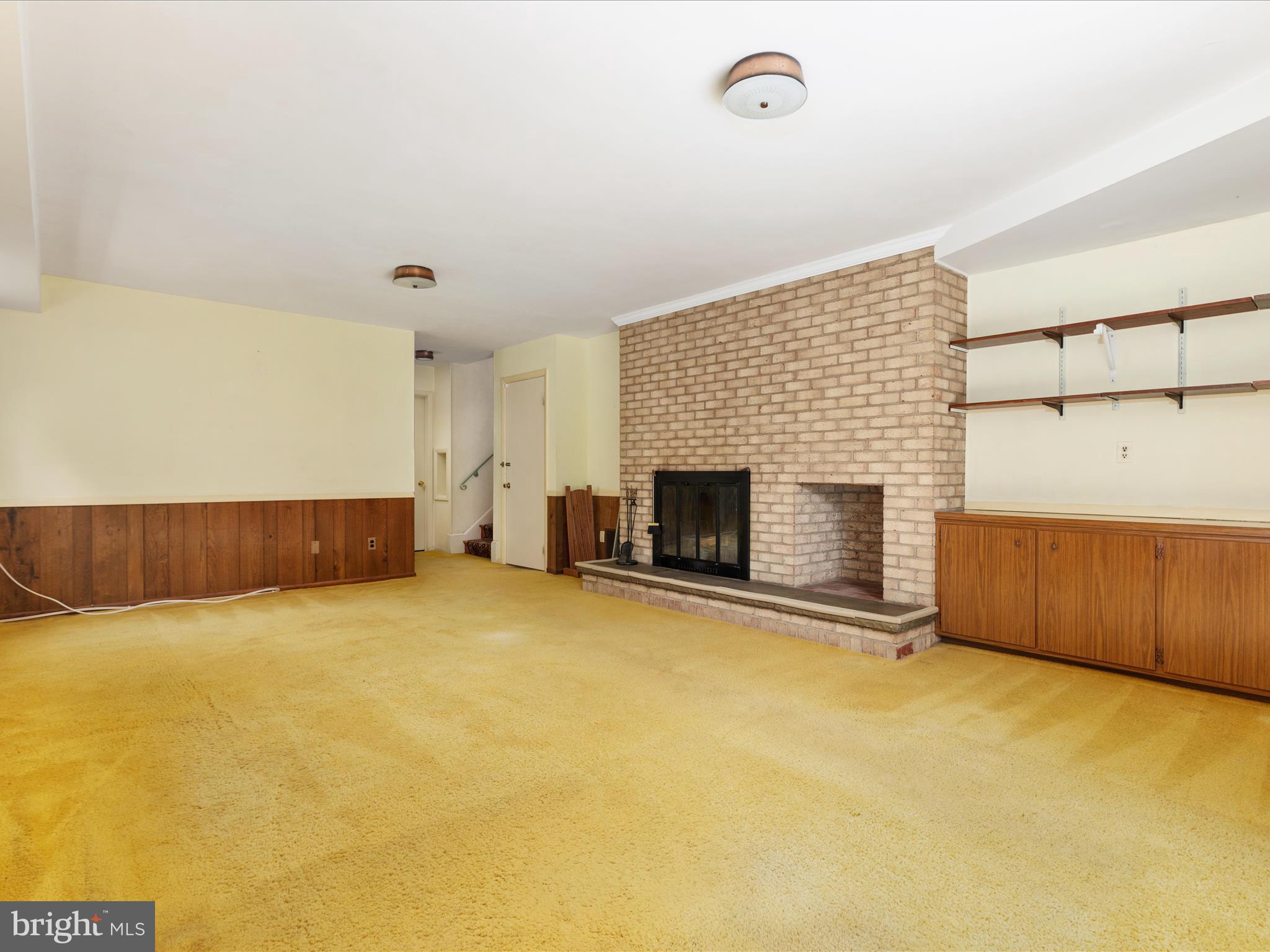 Falls Church, Virginia, 22043, United States, ,Residential,For Sale,1914114