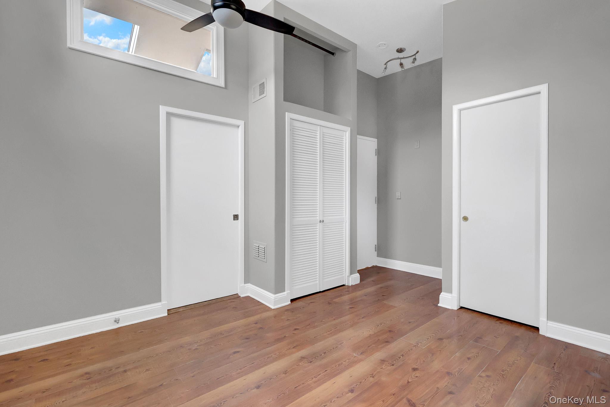  466 W 4th Street, West Islip, NY, 11795 - 物件實景