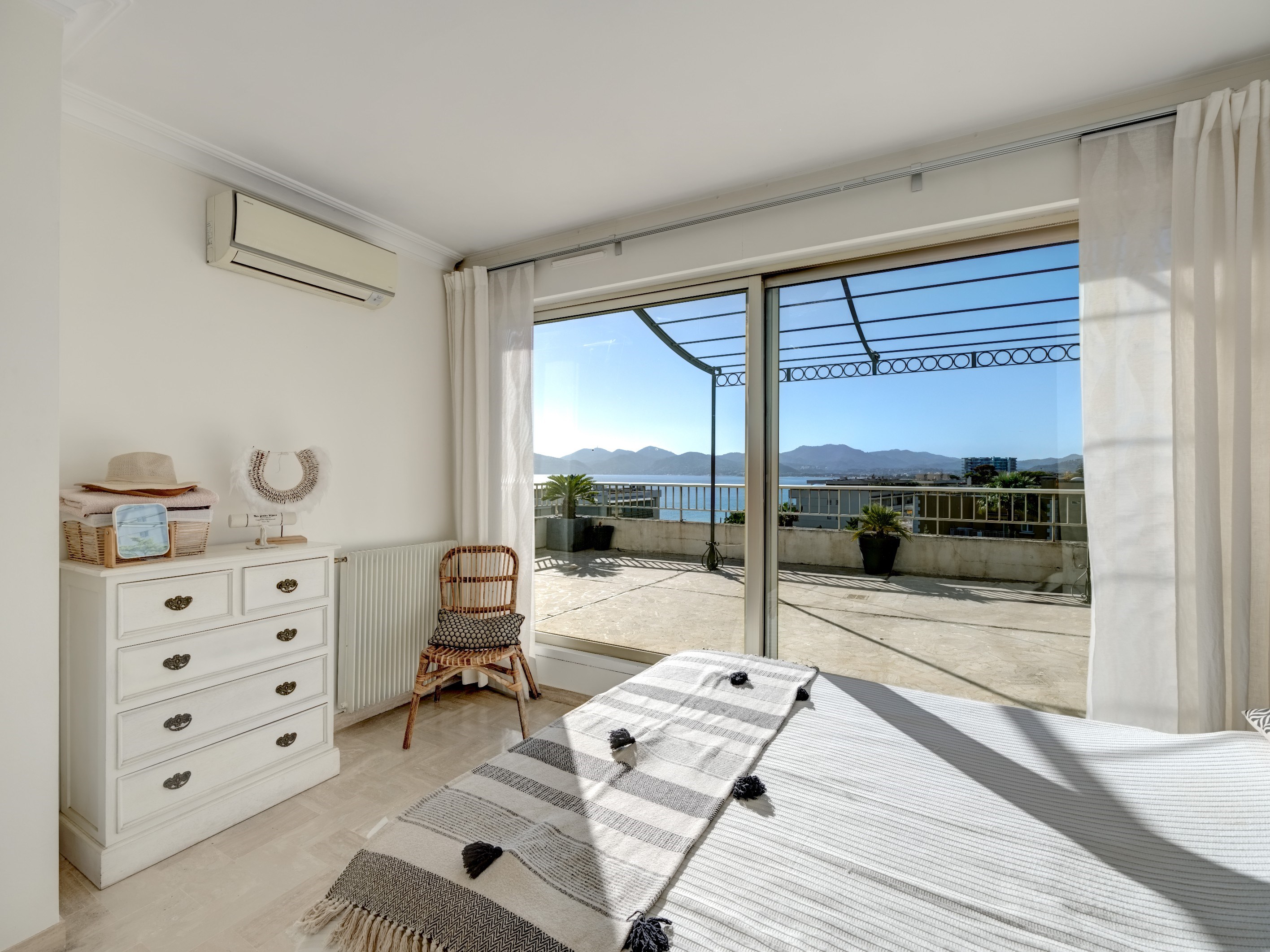  4-room duplex penthouse in Cannes Plages du Midi with terrace and sea view - 物件實景