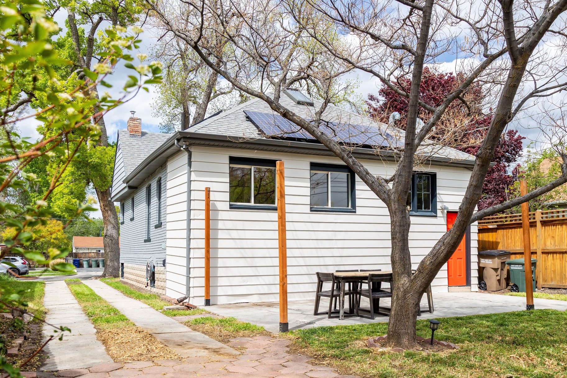  Incredibly Charming & Updated 1911 Bungalow Tree-Lined Streets - 物件實景