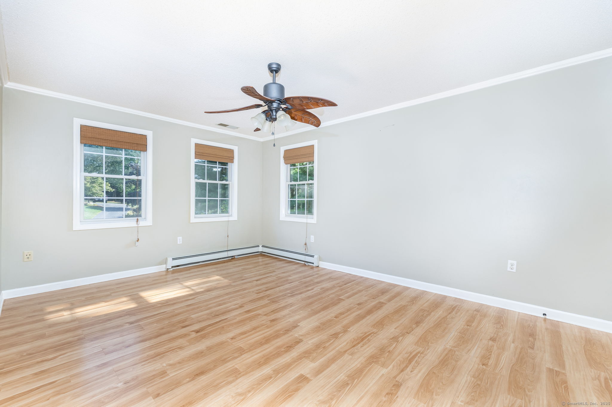 Manchester, Connecticut, 06040, United States, 3 Bedrooms Bedrooms, ,3 BathroomsBathrooms,Residential,For Sale,1917264