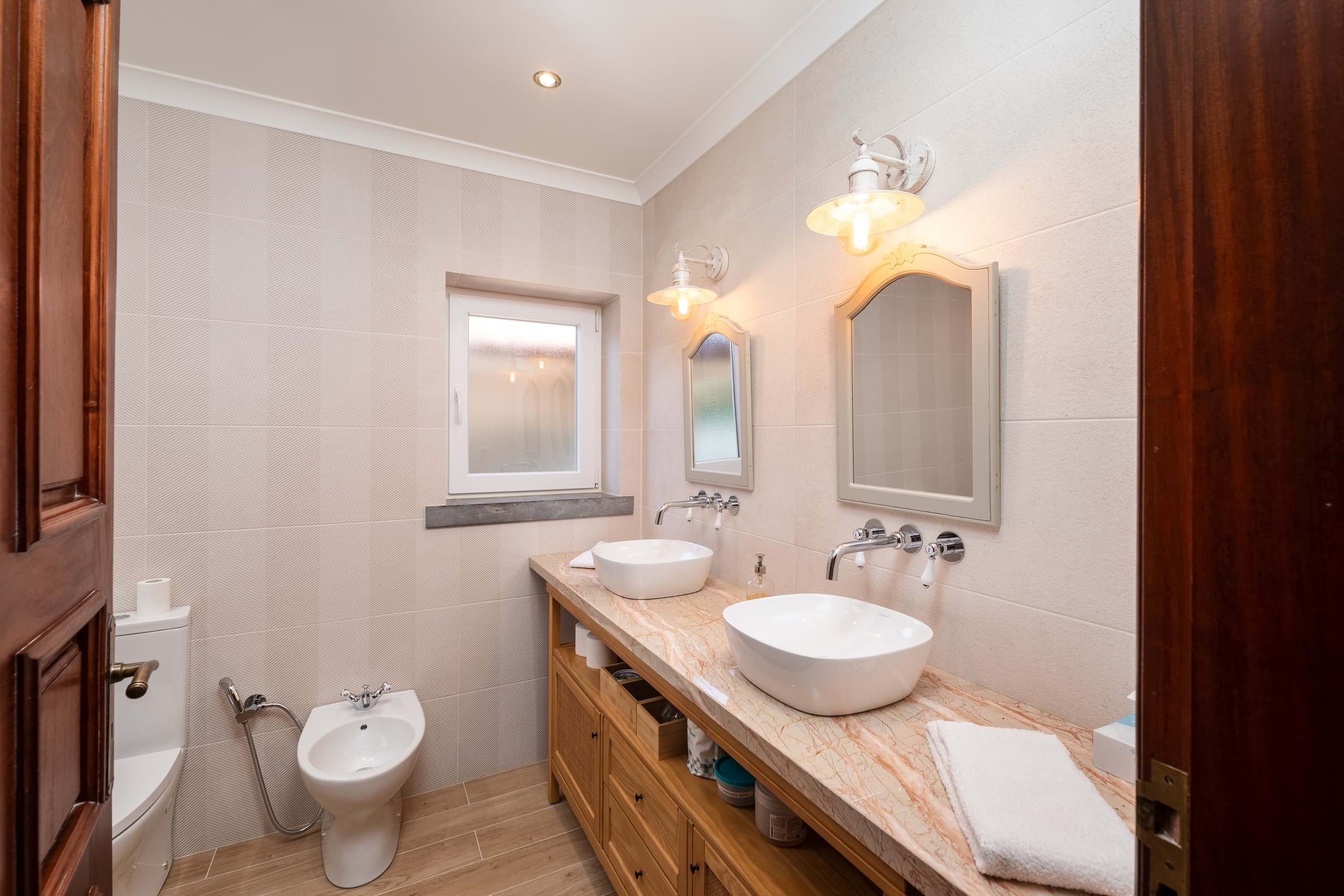 Cascais, Lisbon, 2765-574, PT, 8 Bedrooms Bedrooms, ,3 BathroomsBathrooms,Residential,For Sale,1908272