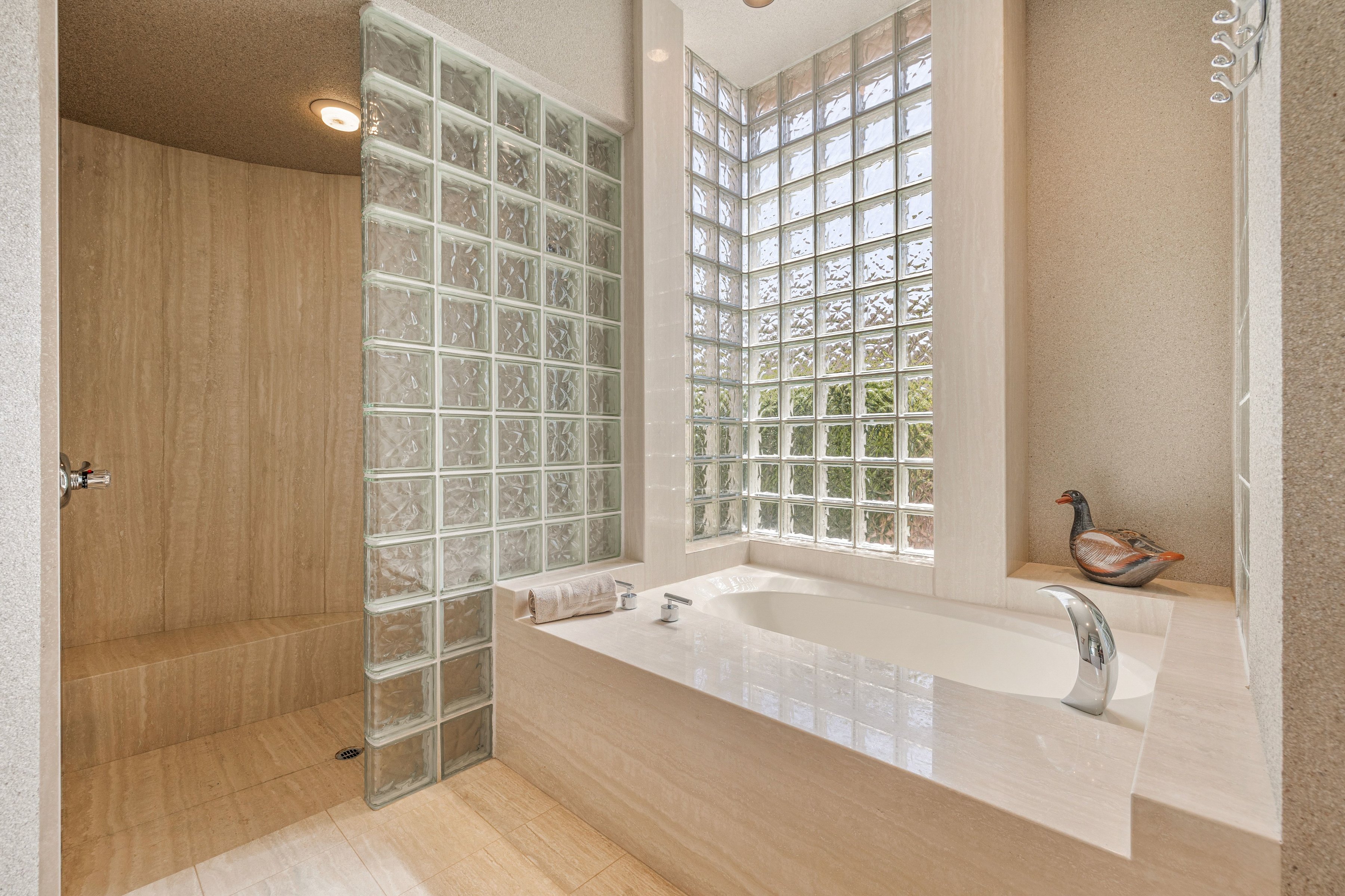  Extraordinary - Steve Chase Original - 物件實景