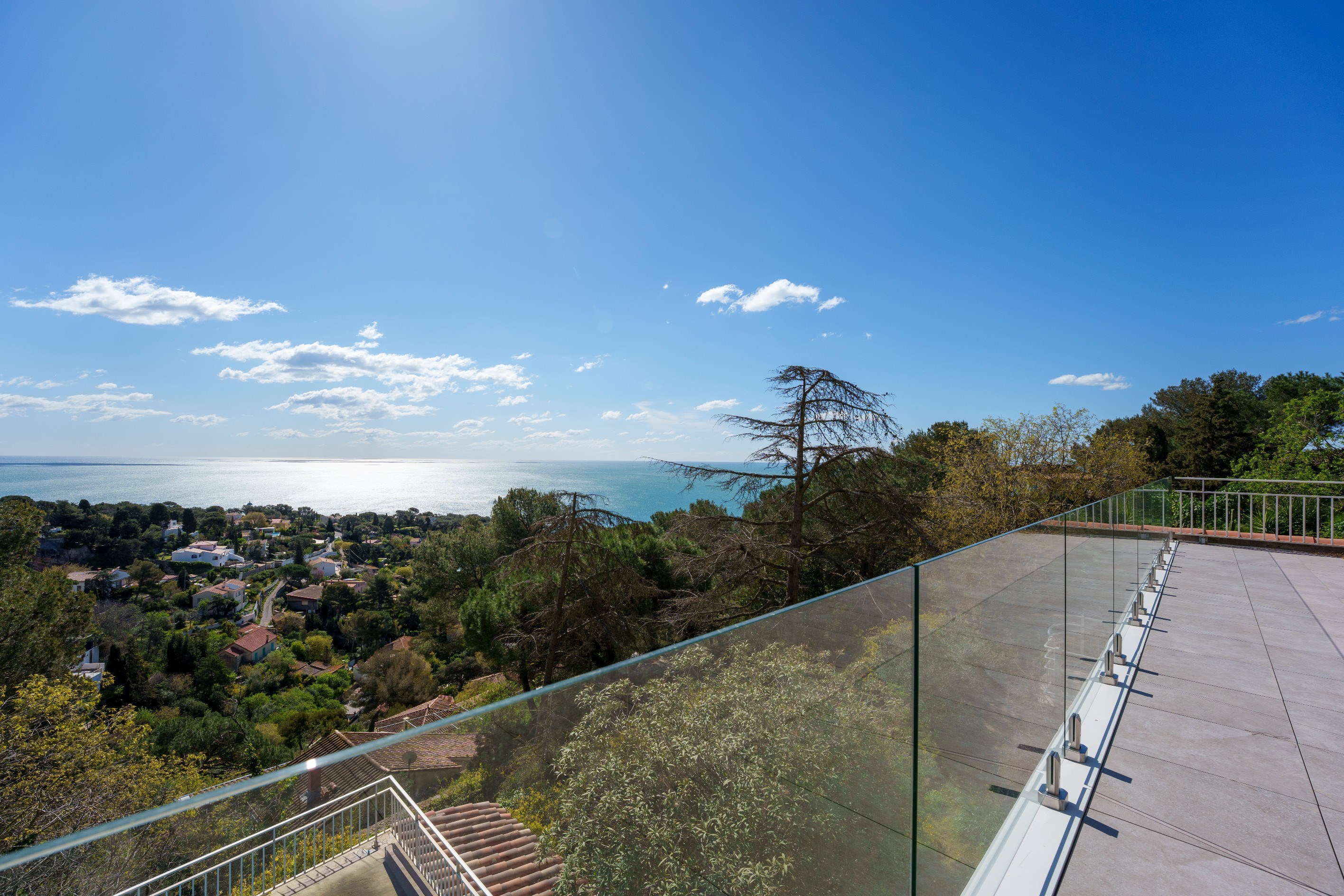  A balcony overlooking the Mediterranean… - 物件實景