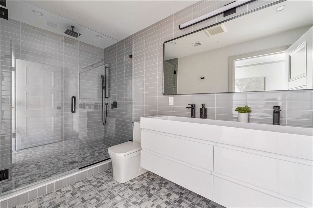 Brookline, Massachusetts, 02445, United States, 4 Bedrooms Bedrooms, ,4 BathroomsBathrooms,Residential,For Sale,1934696