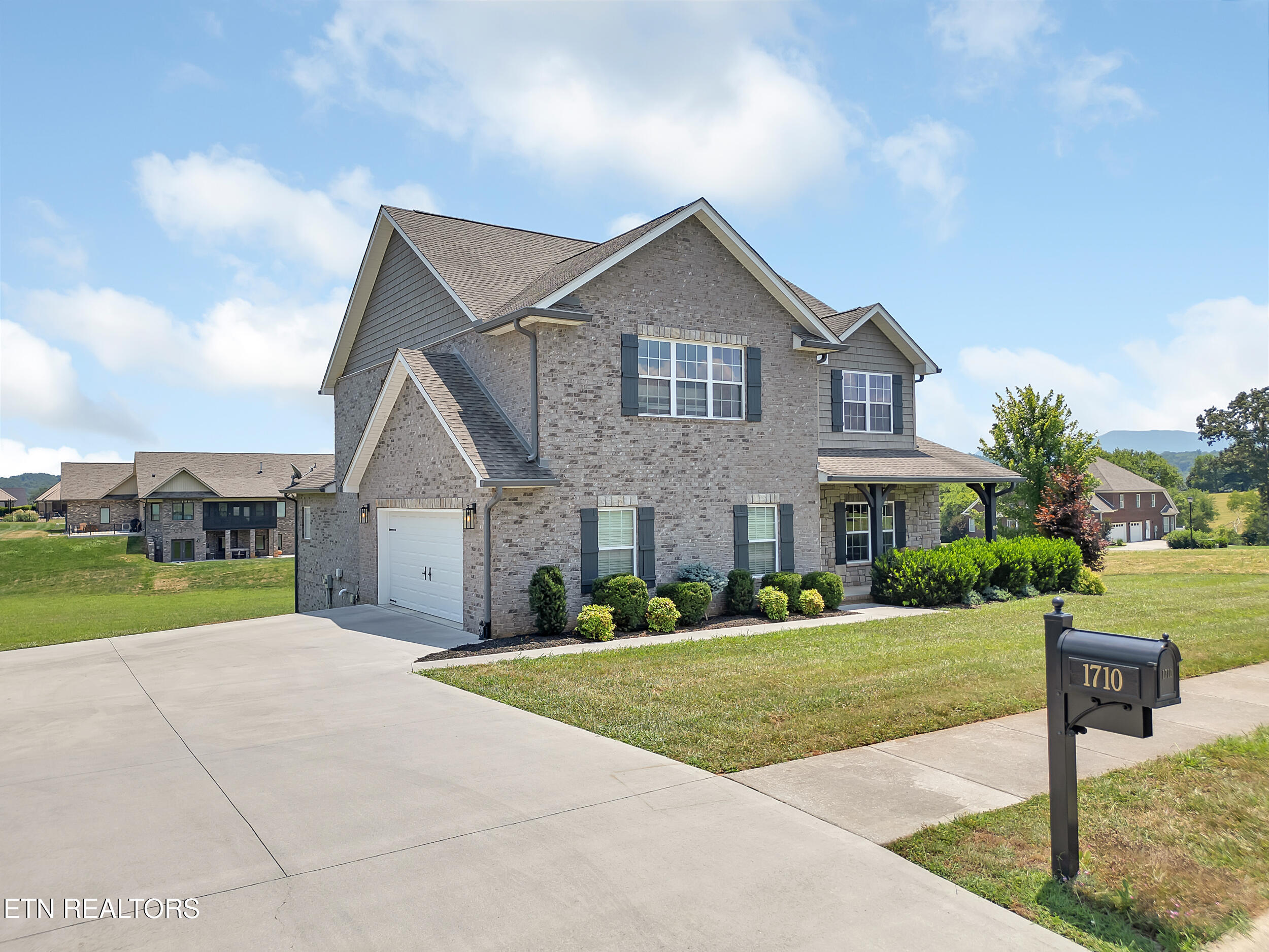 Sevierville, Tennessee, 37876, United States, 5 Bedrooms Bedrooms, ,4 BathroomsBathrooms,Residential,For Sale,1930637