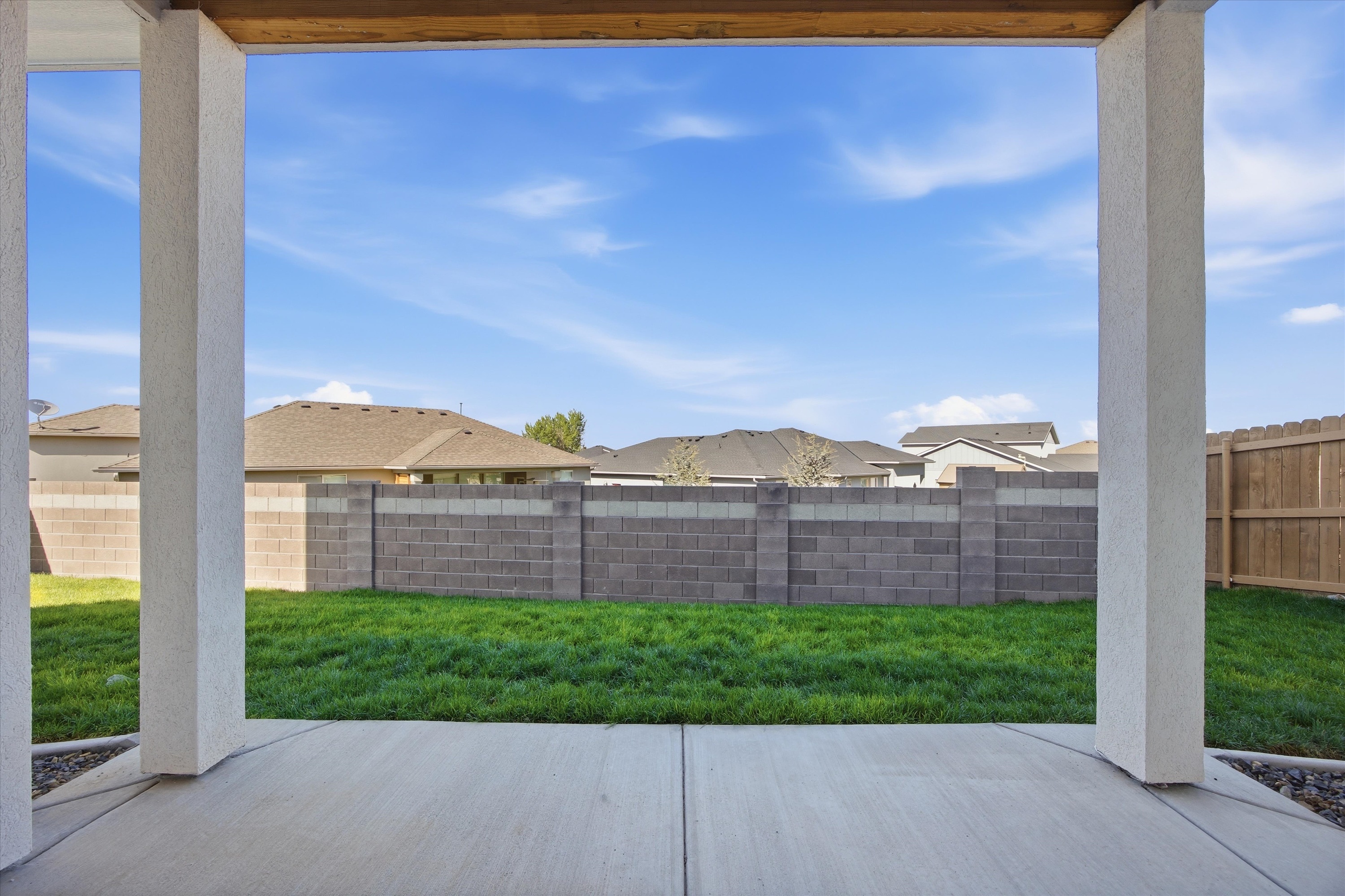  New 5-Bed Home w/ Daylight Basement & 3-Car Garage - 物件實景