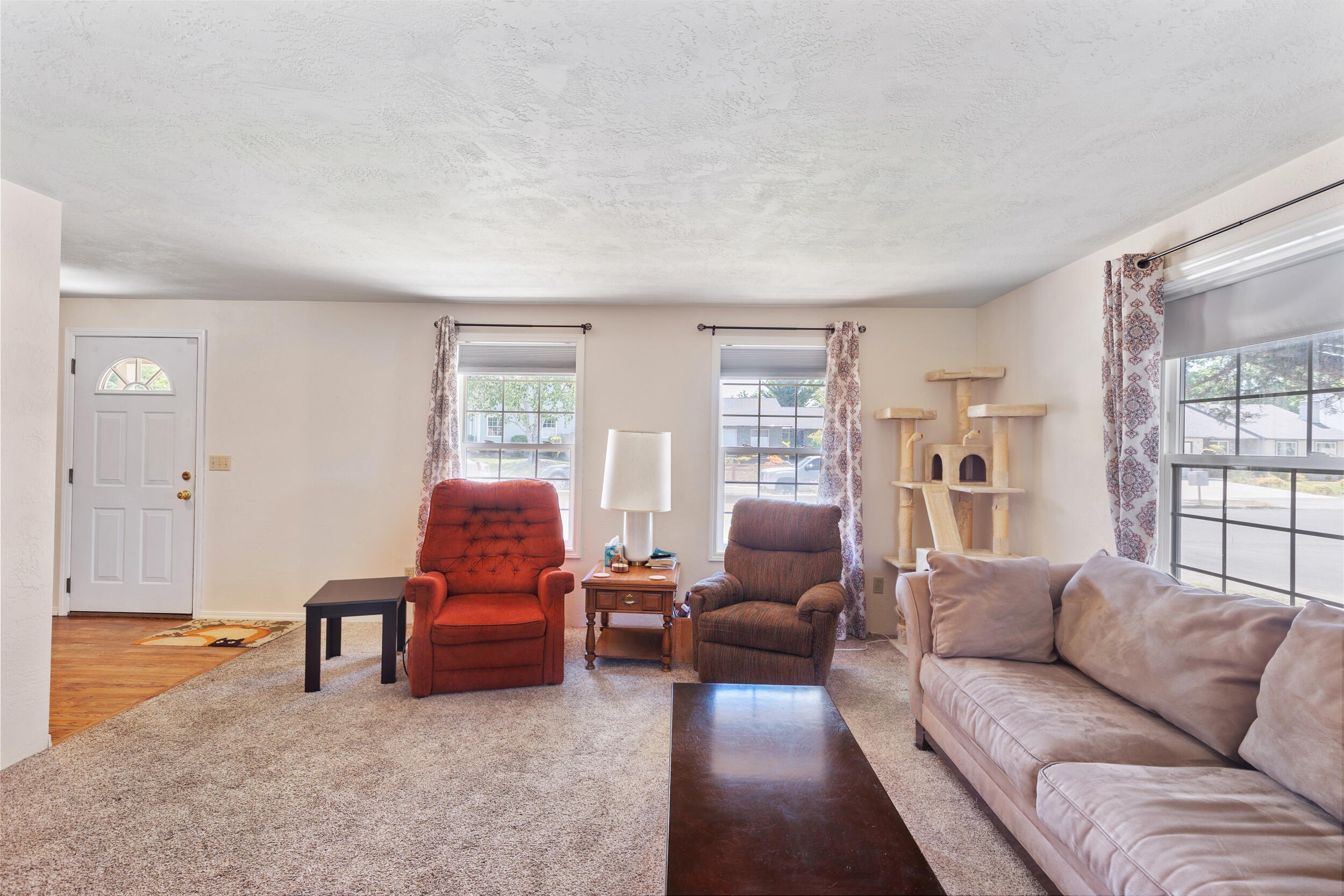 Medford, Oregon, 97504, United States, 4 Bedrooms Bedrooms, ,3 BathroomsBathrooms,Residential,For Sale,1974325