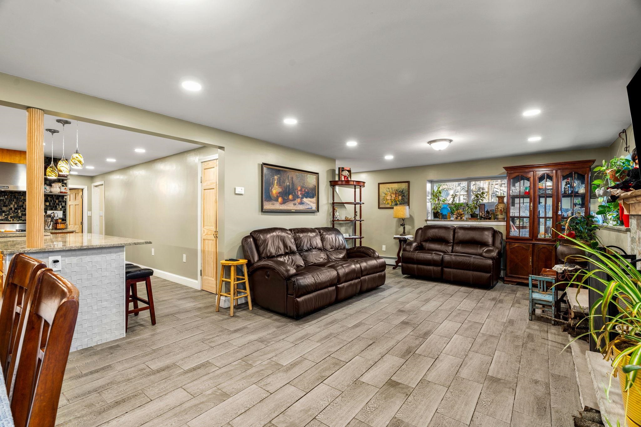 Londonderry, New Hampshire, 03053, United States, 3 Bedrooms Bedrooms, ,4 BathroomsBathrooms,Residential,For Sale,2002282