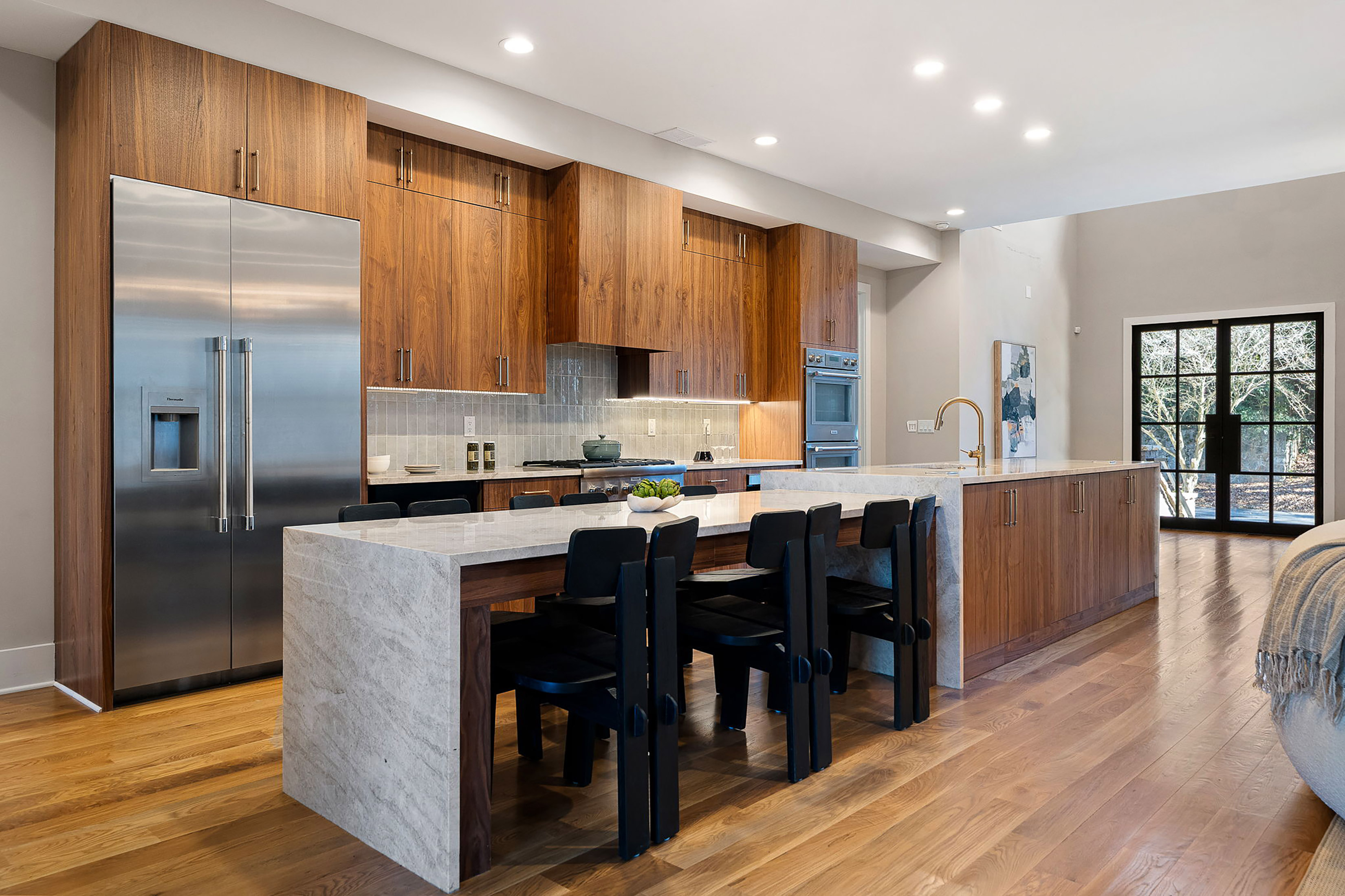  Striking Three Story Custom-built Home Redefines Modern Luxury - 物件實景