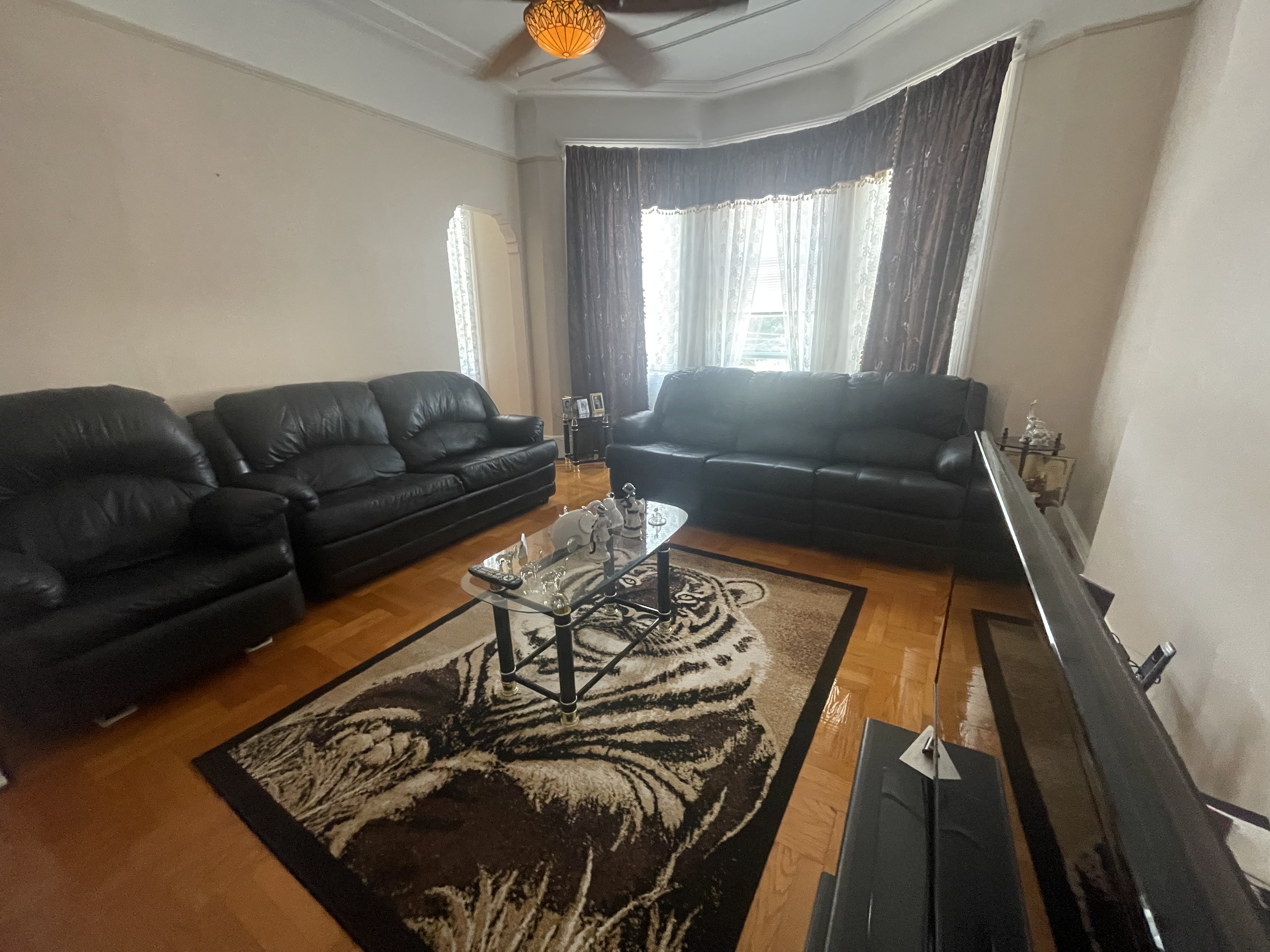 Union City, New Jersey, 07087, United States, 4 Bedrooms Bedrooms, ,3 BathroomsBathrooms,Residential,For Sale,1895208